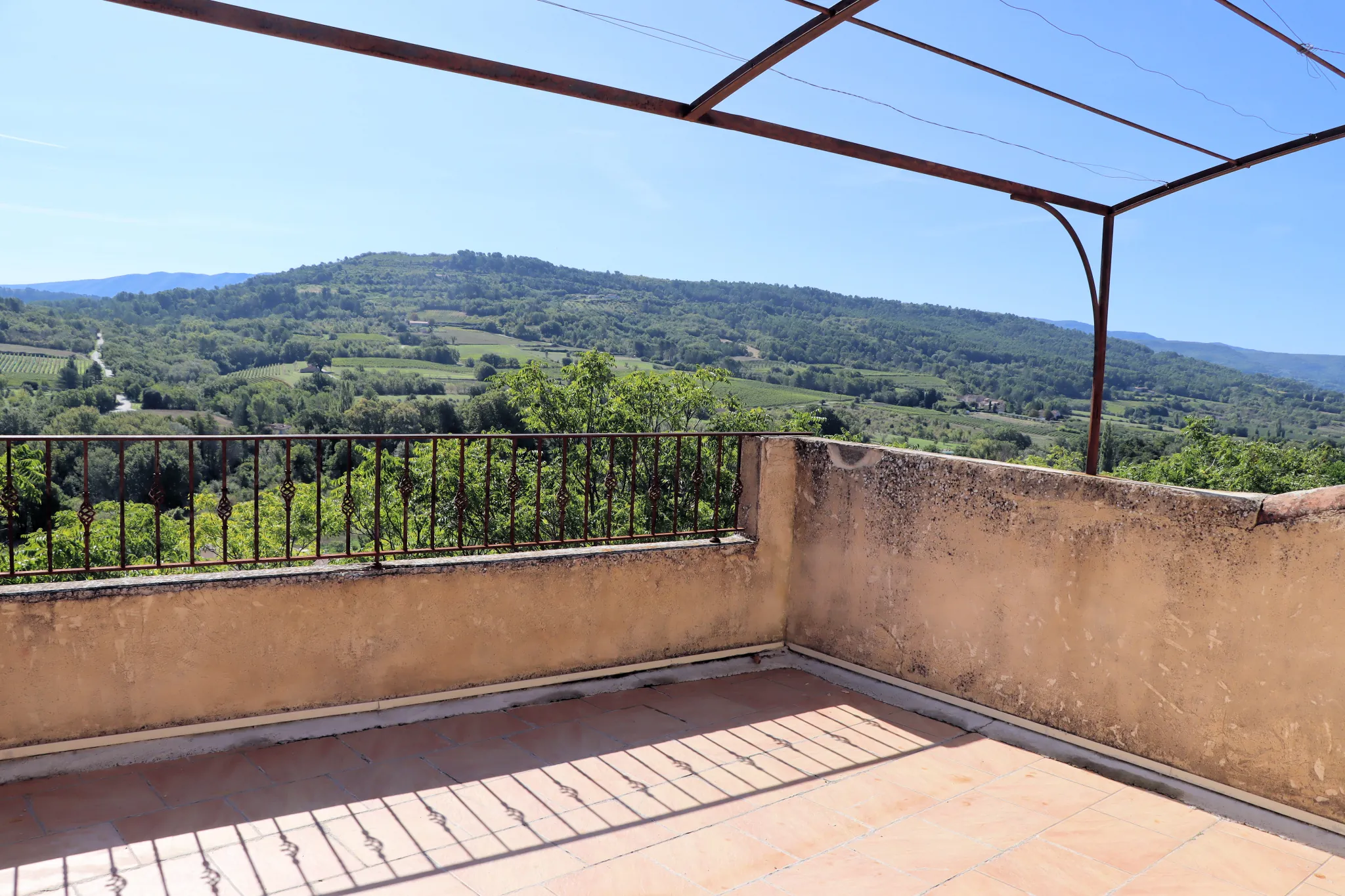 Maison de village avec terrasse et garage à Villars, vue Luberon