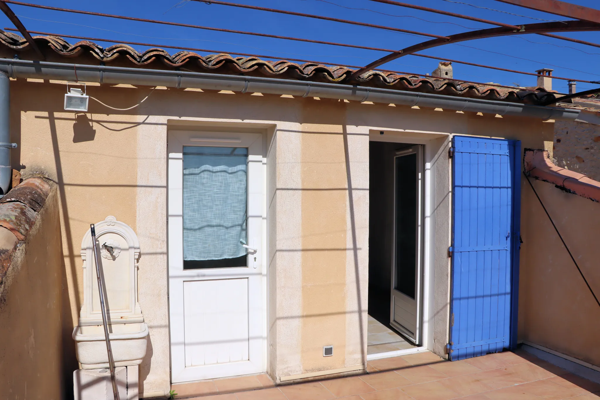 Maison de village avec terrasse et garage à Villars, vue Luberon 