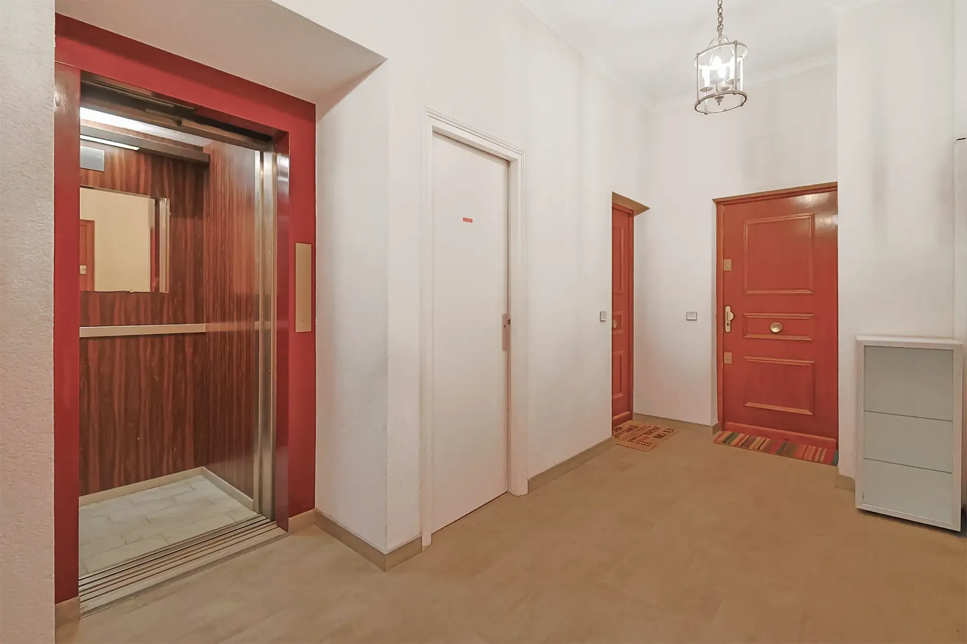 Appartement studio de 17,54 m² avec mezzanine à Hyères, Résidence sécurisée avec piscine 