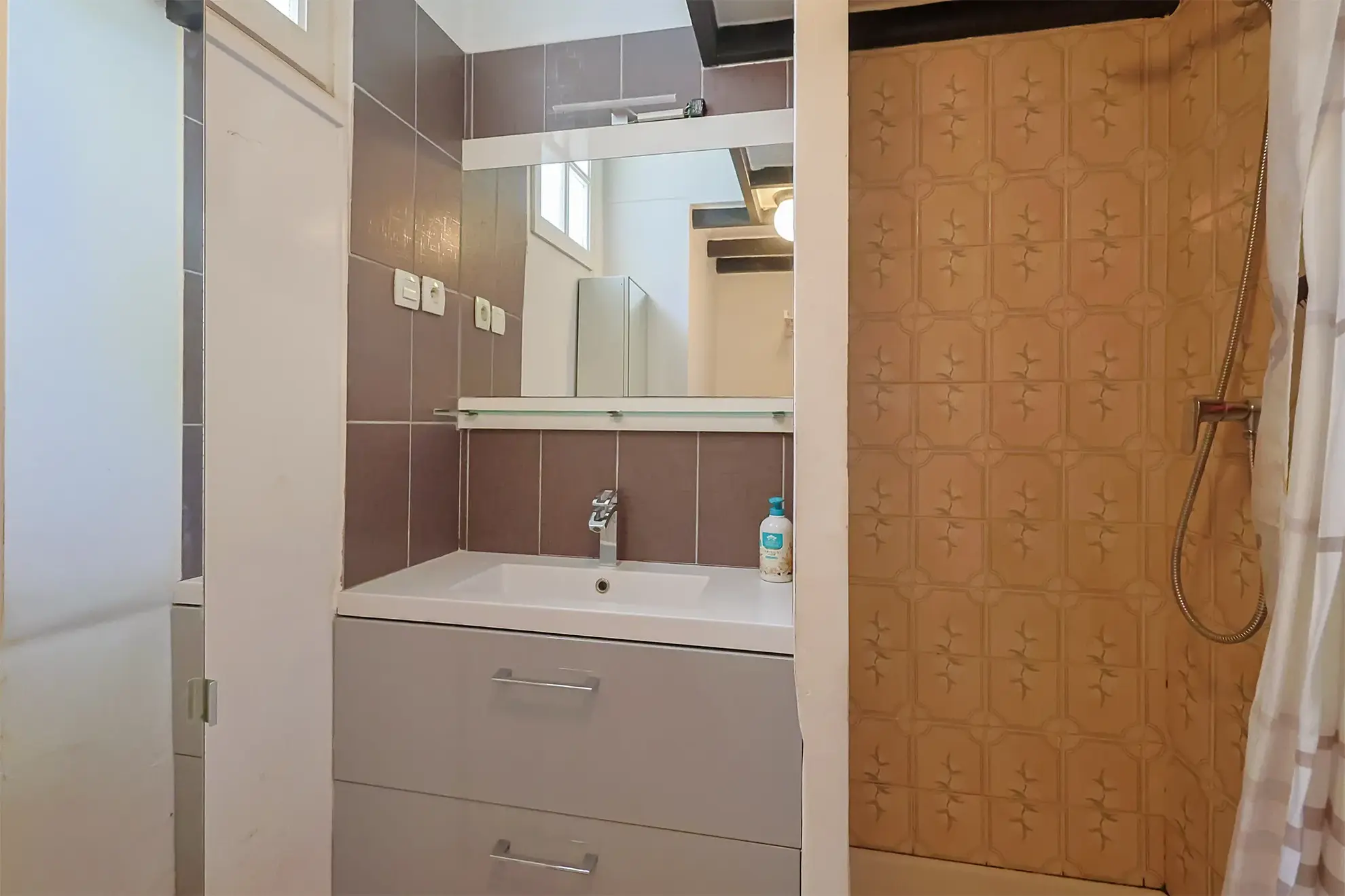 Appartement studio de 17,54 m² avec mezzanine à Hyères, Résidence sécurisée avec piscine 