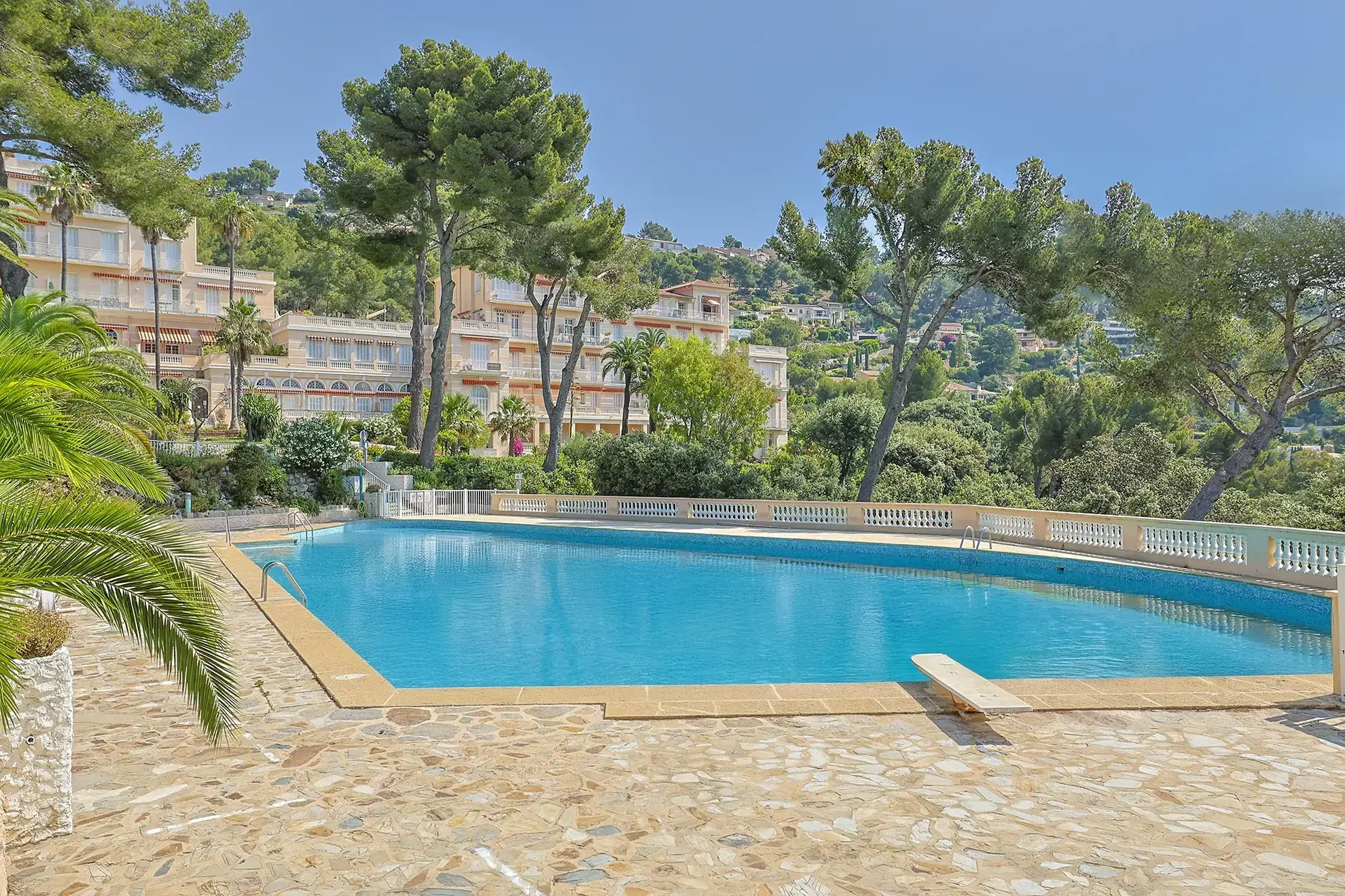 Appartement studio de 17,54 m² avec mezzanine à Hyères, Résidence sécurisée avec piscine 