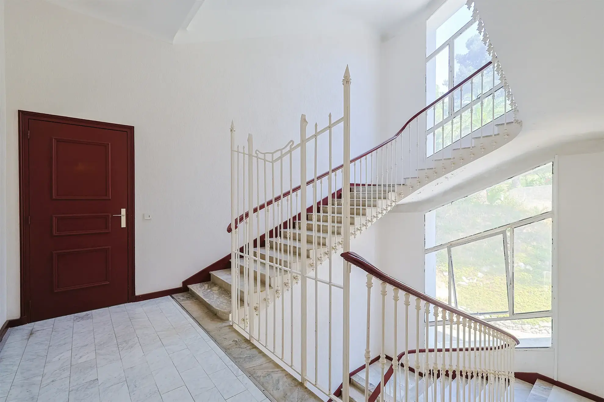 Appartement studio de 17,54 m² avec mezzanine à Hyères, Résidence sécurisée avec piscine 