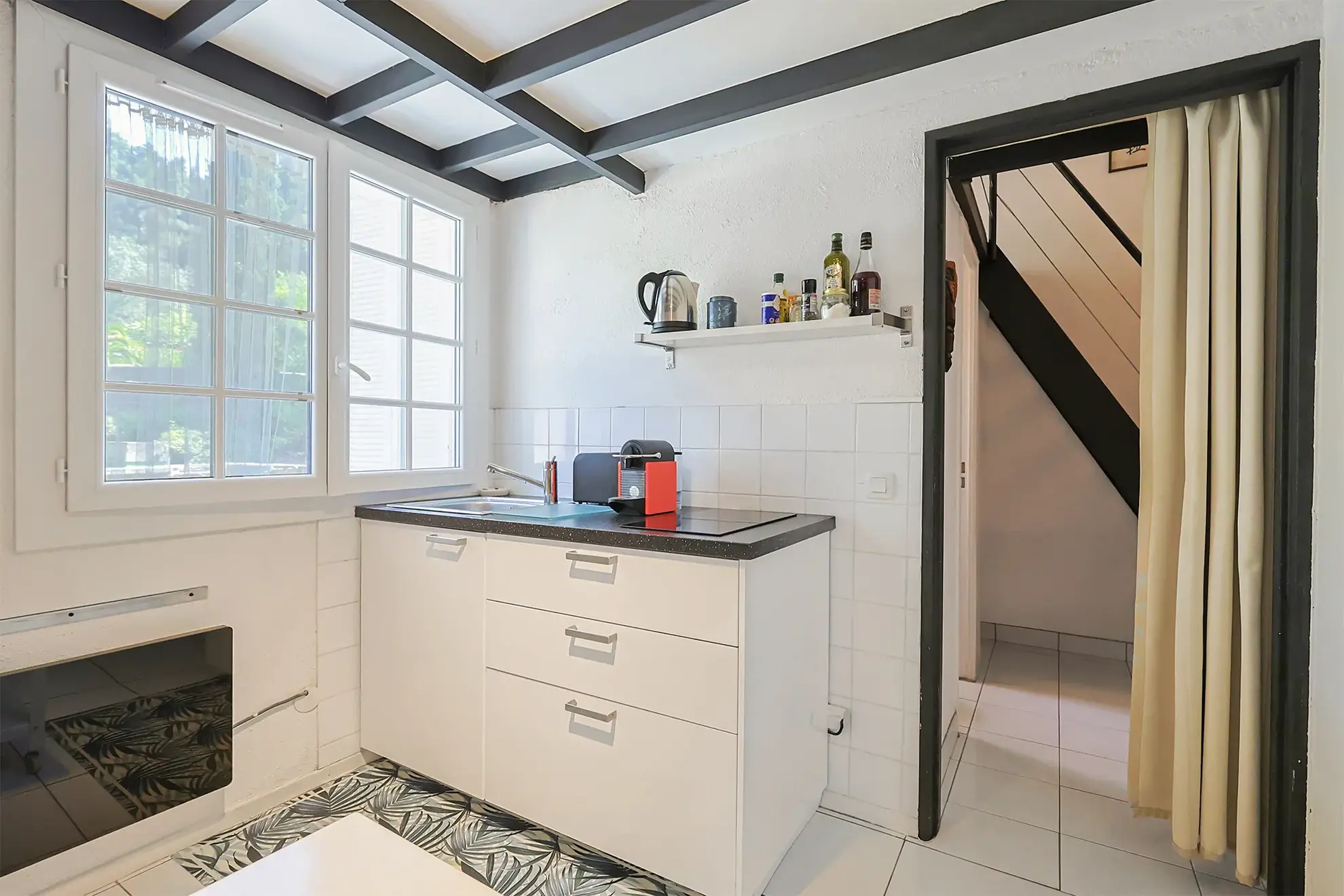 Appartement studio de 17,54 m² avec mezzanine à Hyères, Résidence sécurisée avec piscine 