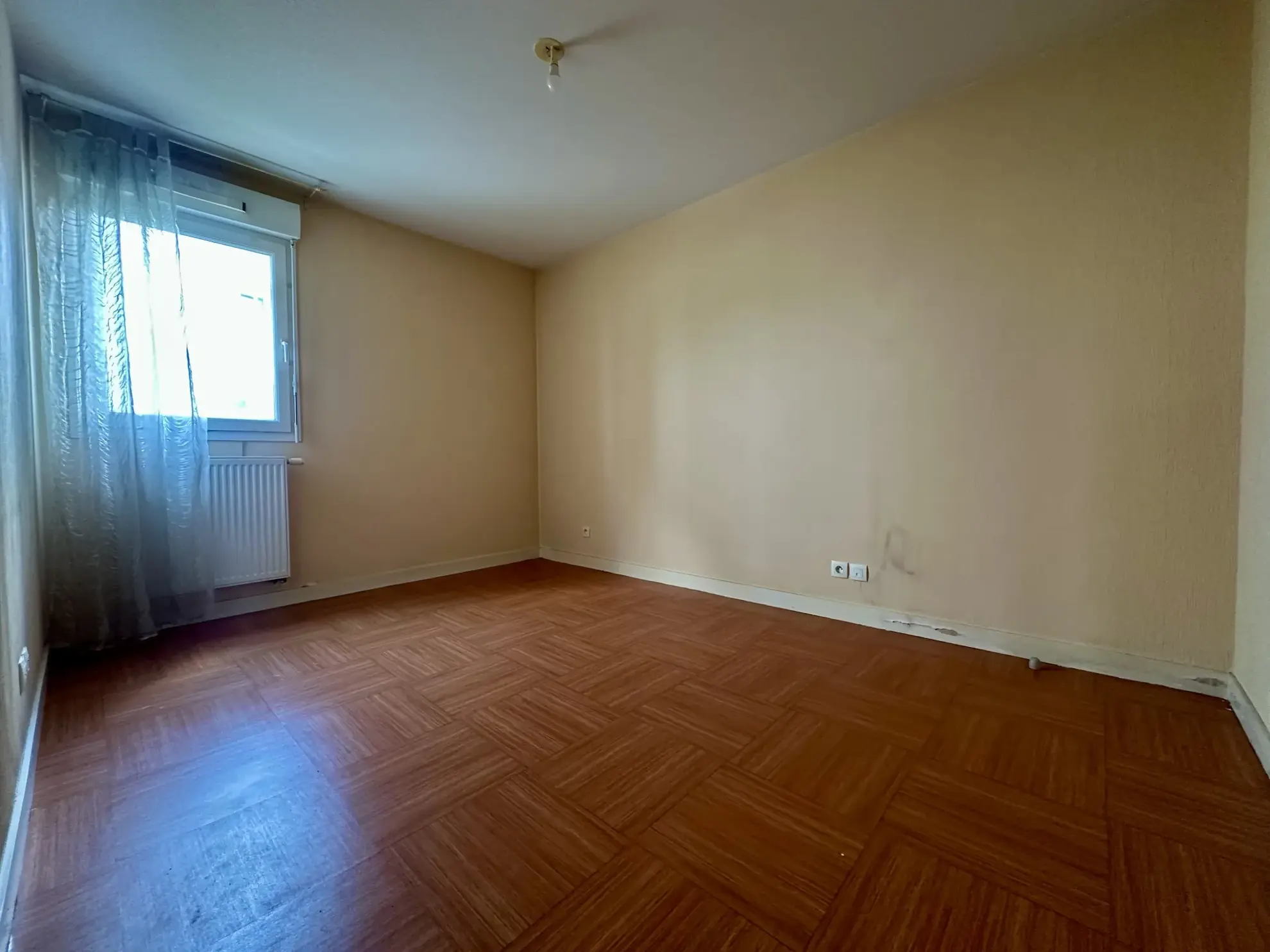 Appartement 4 pièces à Clermont-Ferrand avec terrasse et garage - Résidence sécurisée 2009 