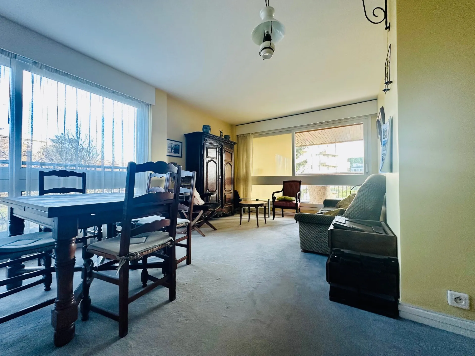 Appartement 3/4 pièces lumineux avec parking et cave proche Parly 2 