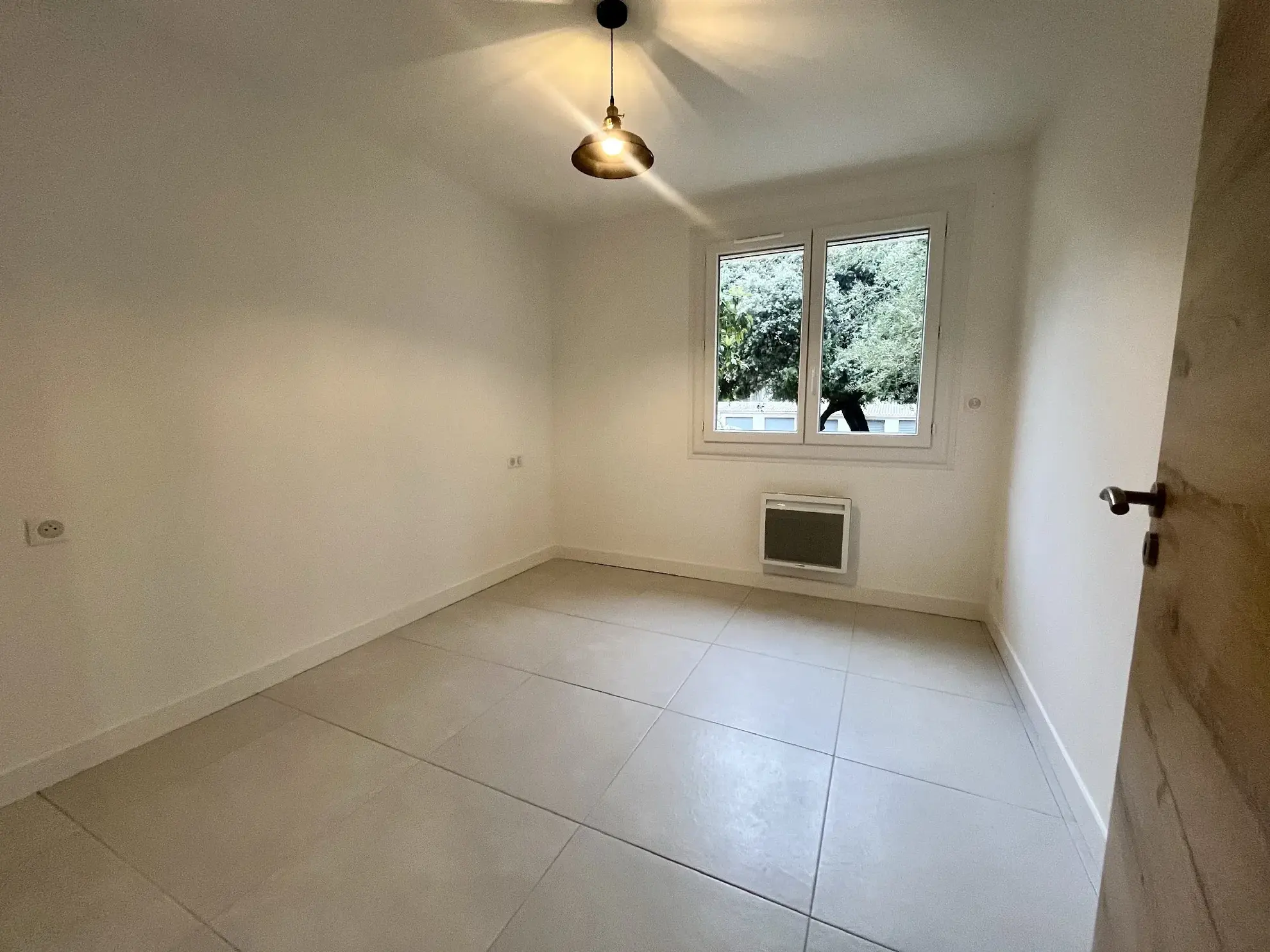 Appartement T2 rénové avec parking et cave à Sète dans le quartier Triolet 