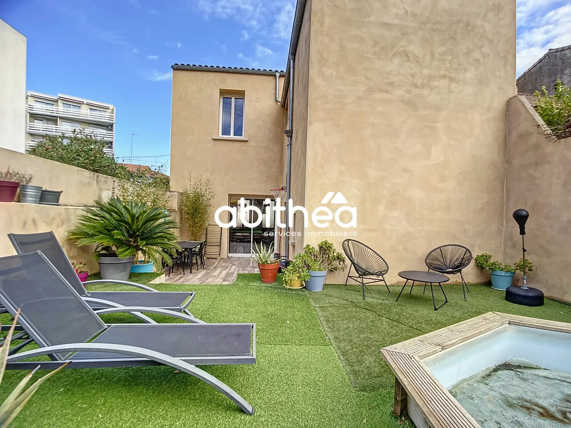 Maison de ville rénovée avec piscine et terrasse à Béziers - 135 m² 