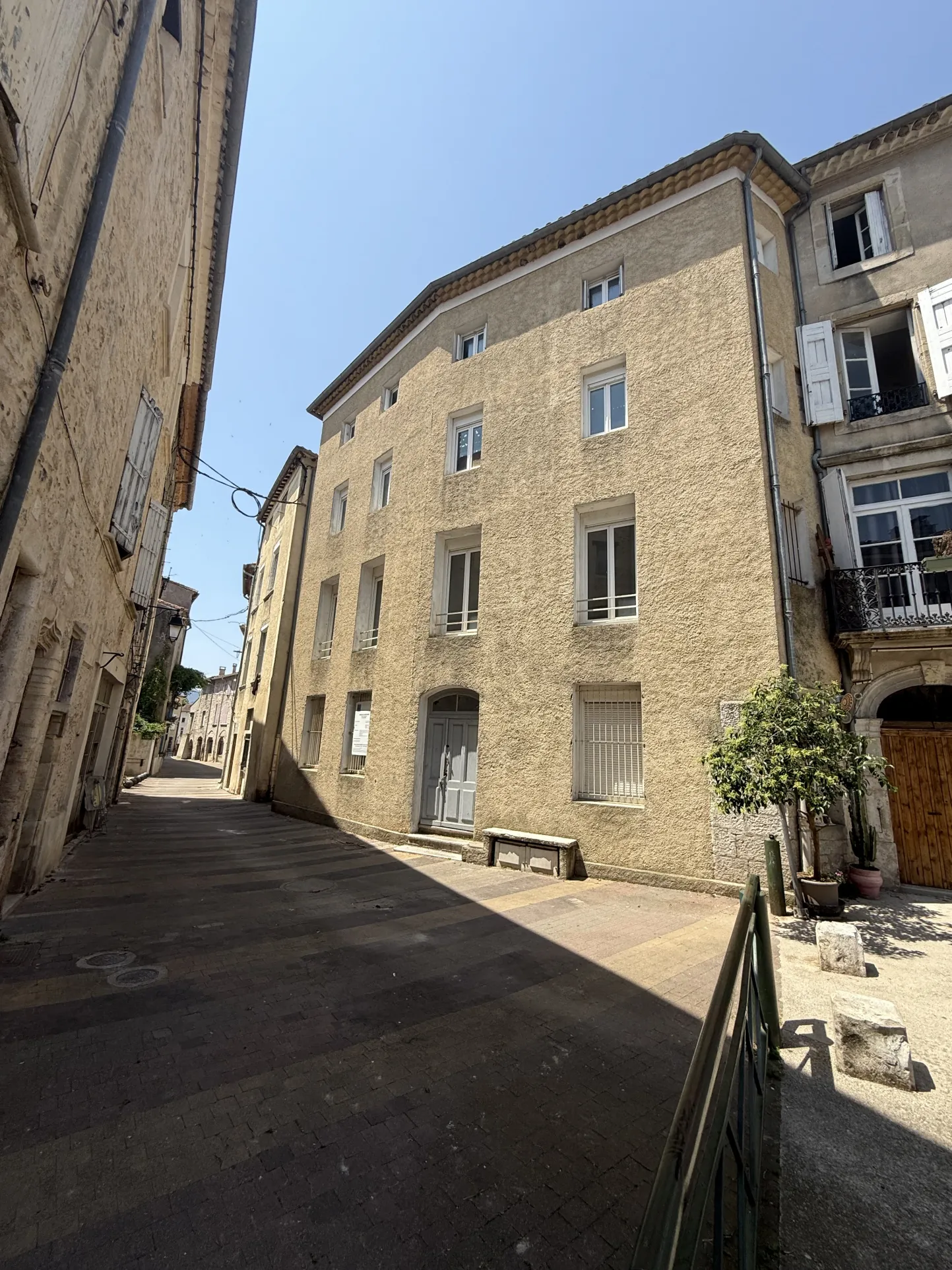 Appartement 4 pièces rénové avec terrasse et cave à Ganges 