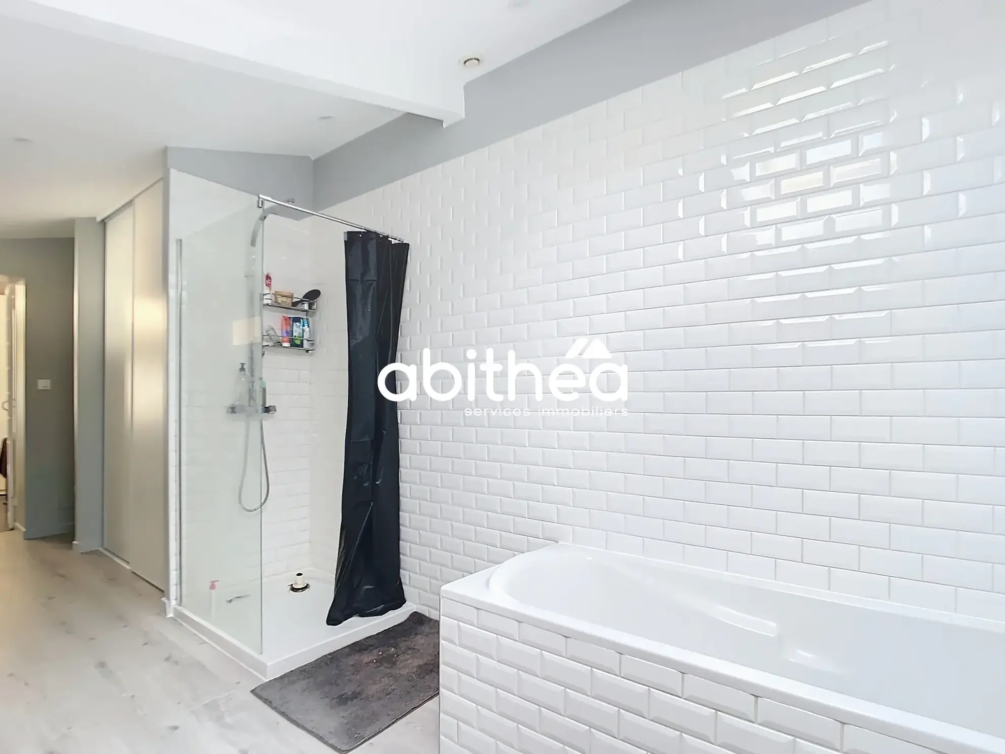 Maison de ville rénovée avec piscine et extérieur à Béziers 