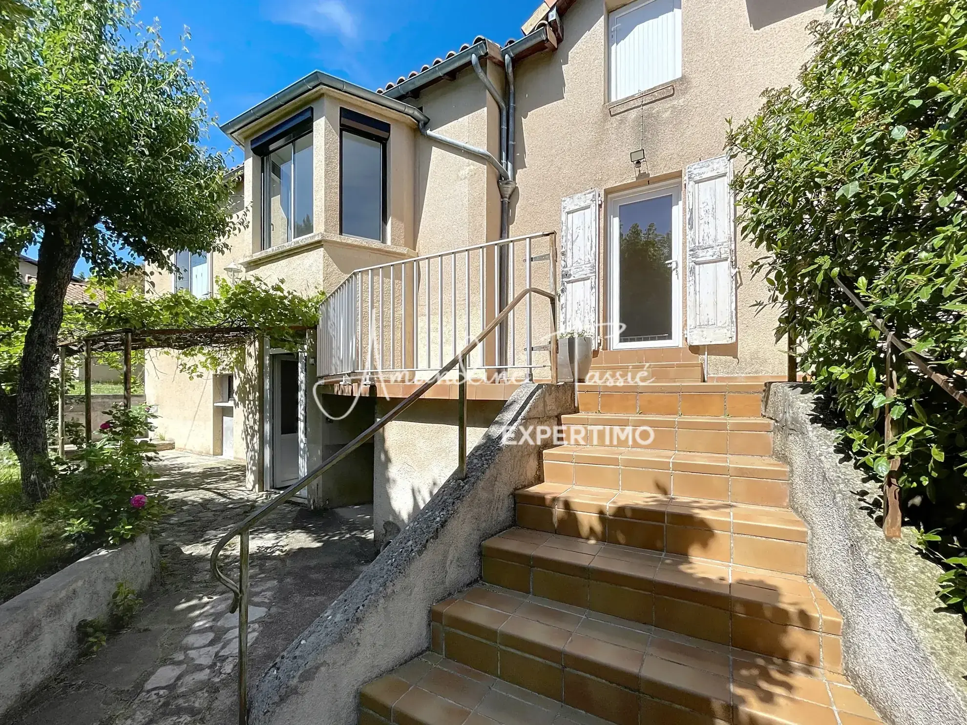 Maison des années 40 avec jardin, vue sur le Viaduc à Millau 