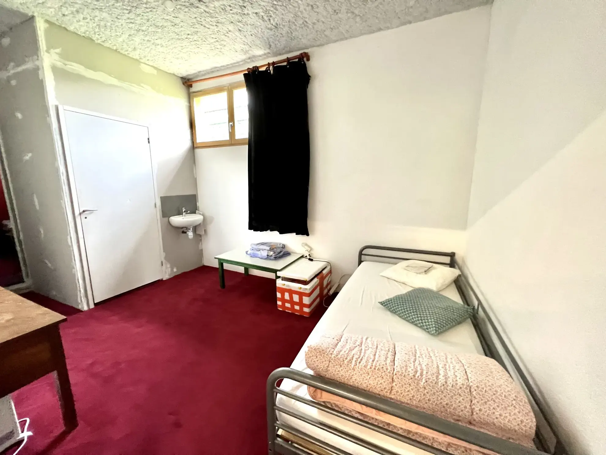 Grand hangar de 330 m² avec terrain à Terrasson Lavilledieu - Opportunité à saisir 