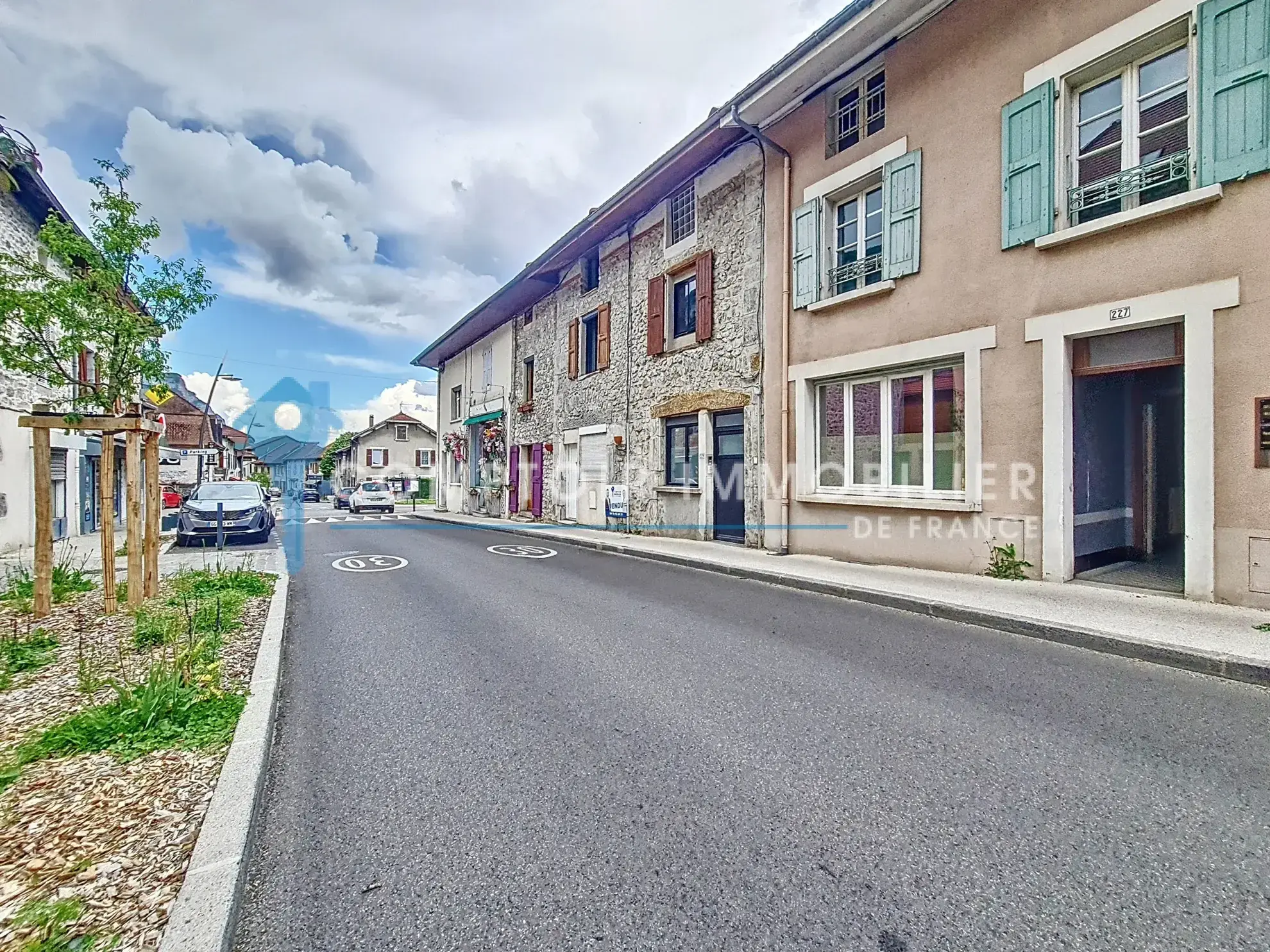 Maison de village à vendre à Bernin (38) avec grand potentiel – 130 m² 