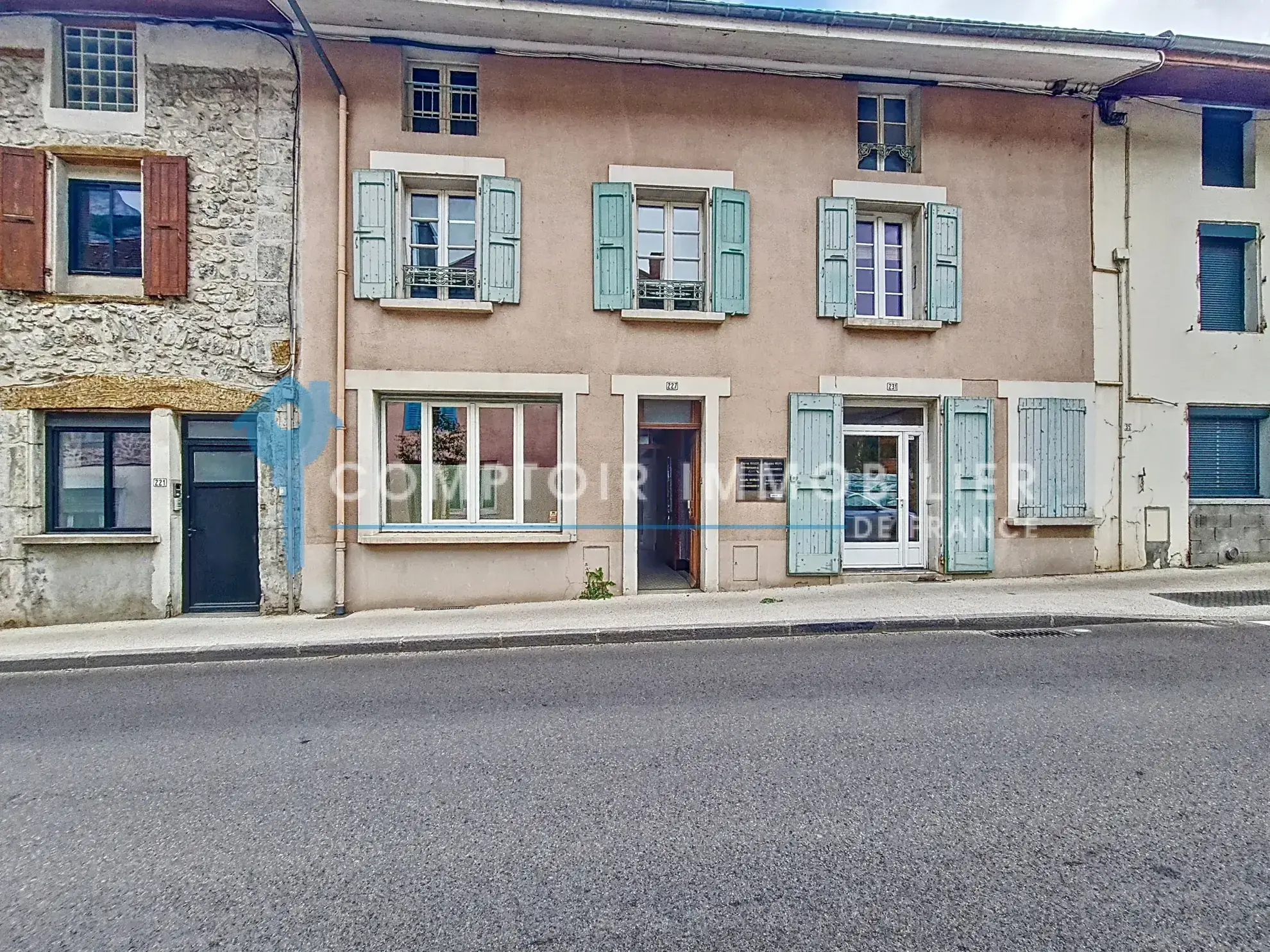 Maison de village à vendre à Bernin (38) avec grand potentiel – 130 m² 
