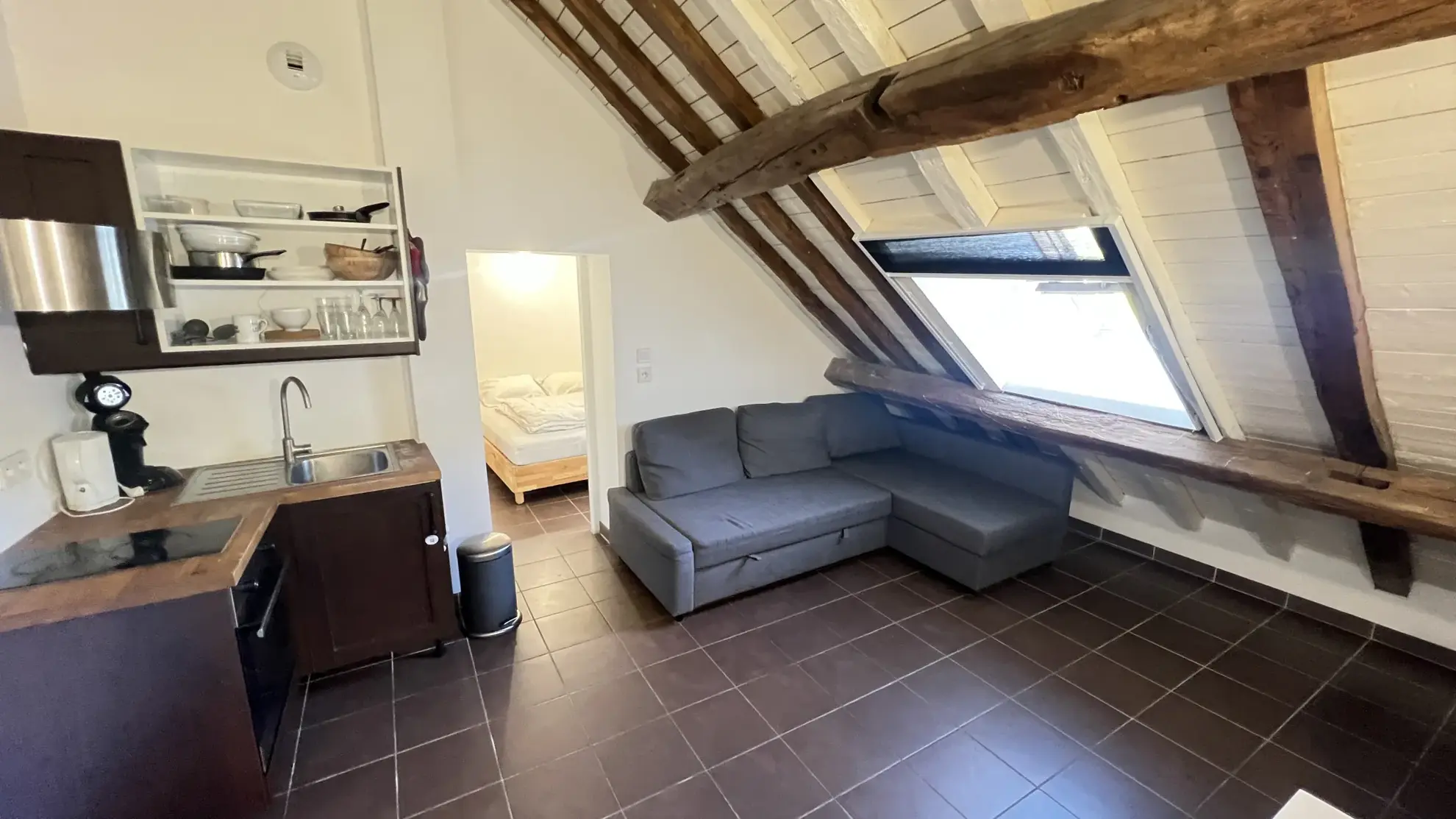 Charmant appartement F2 avec parking à Boutigny-sur-Essonne, dernier étage, environnement calme et proche toutes commodités 