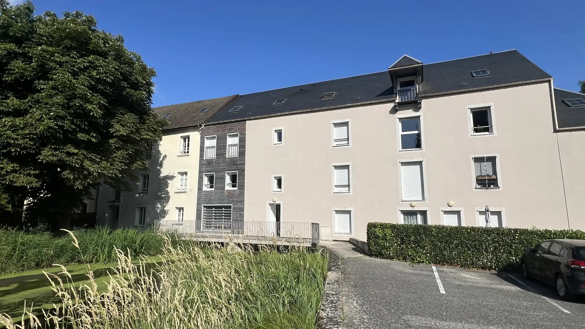 Charmant appartement F2 avec parking à Boutigny-sur-Essonne, dernier étage, environnement calme et proche toutes commodités 