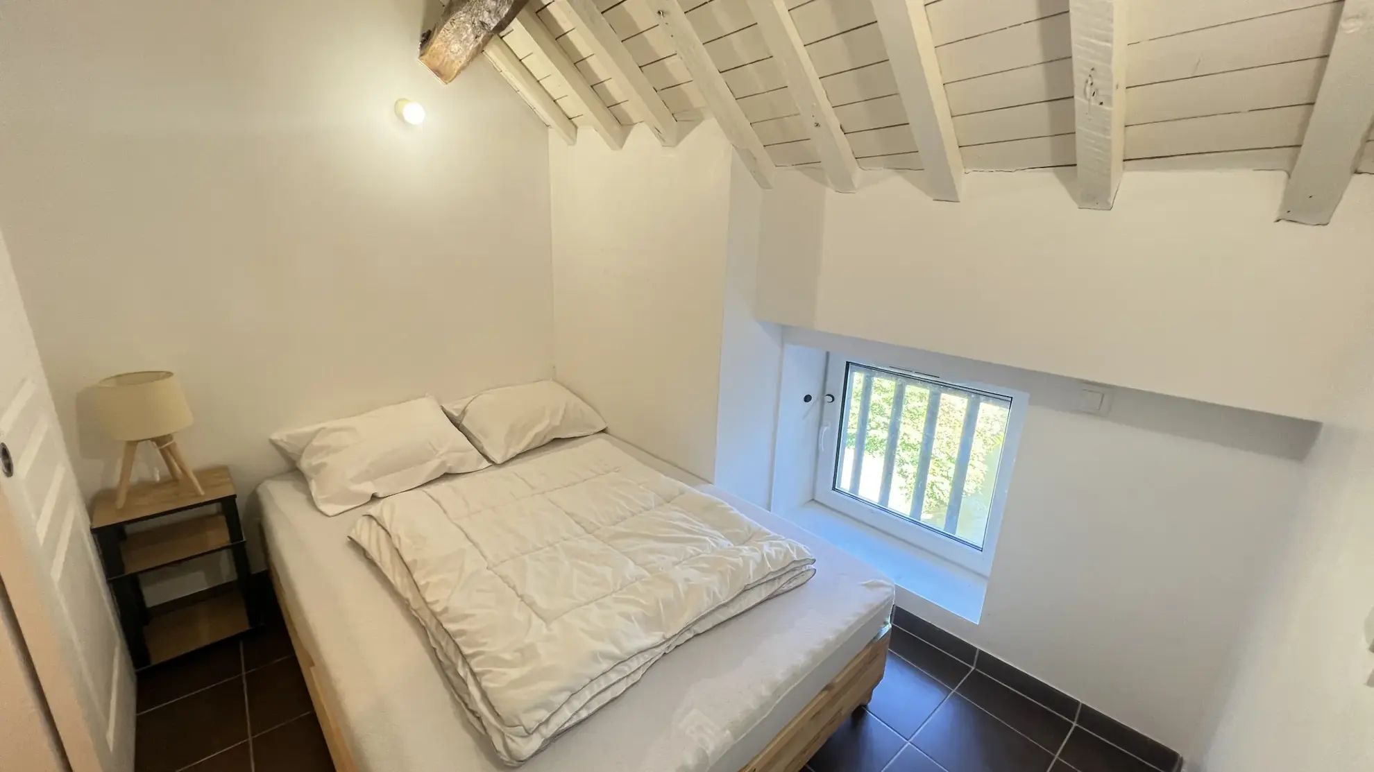 Charmant appartement F2 avec parking à Boutigny-sur-Essonne, dernier étage, environnement calme et proche toutes commodités 