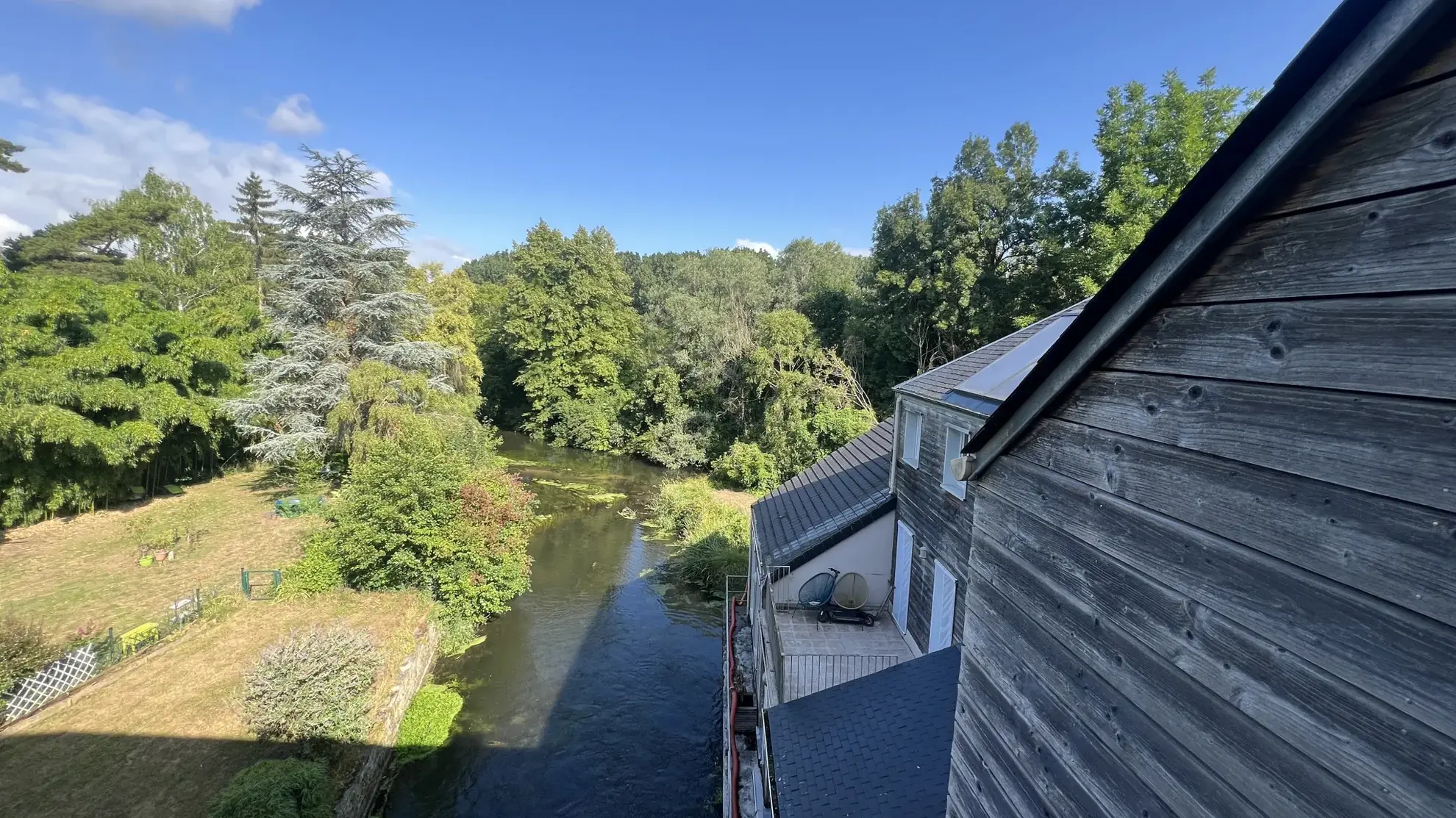 Charmant appartement F2 avec parking à Boutigny-sur-Essonne, dernier étage, environnement calme et proche toutes commodités 