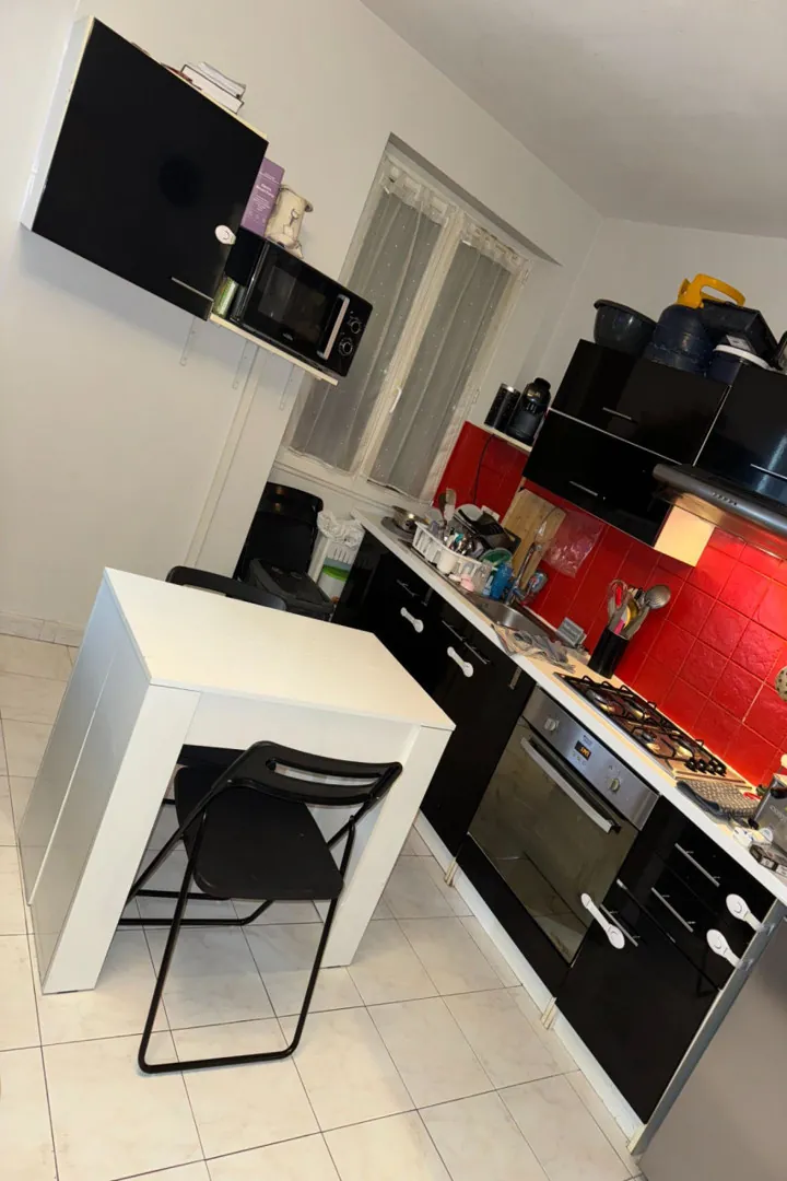 Appartment Type 2 rénové à Gardanne 13120 proche commodités 