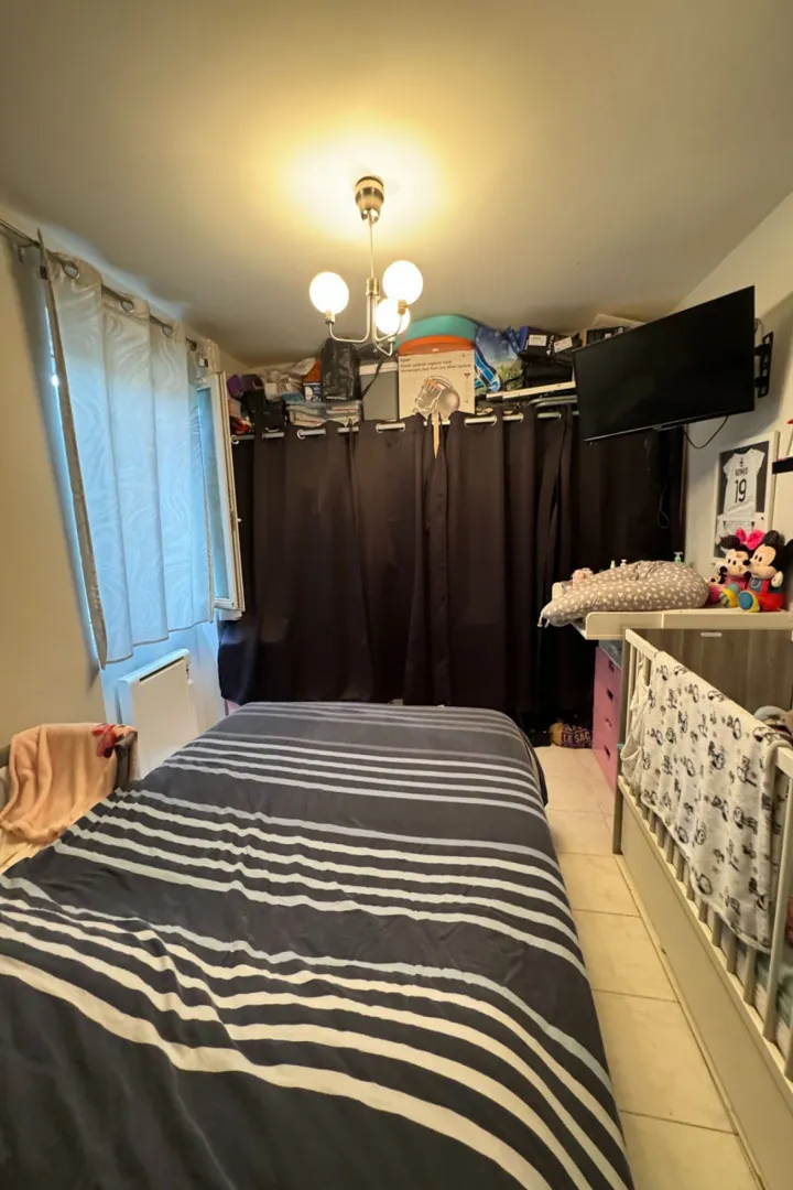 Appartment Type 2 rénové à Gardanne 13120 proche commodités 