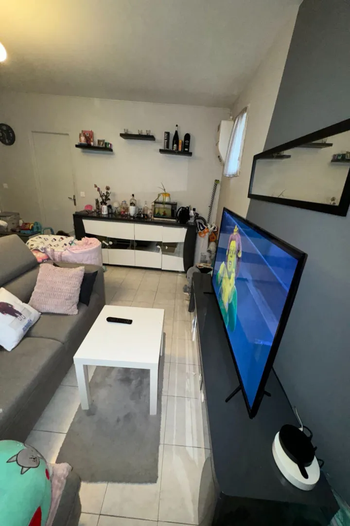 Appartment Type 2 rénové à Gardanne 13120 proche commodités 