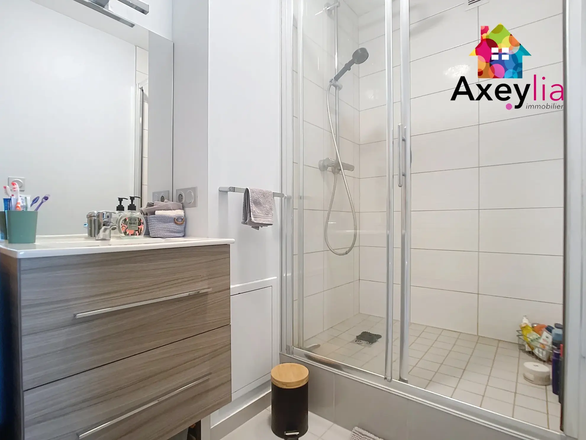 Appartement T2 rénové à Roanne avec cave et charges incluses 