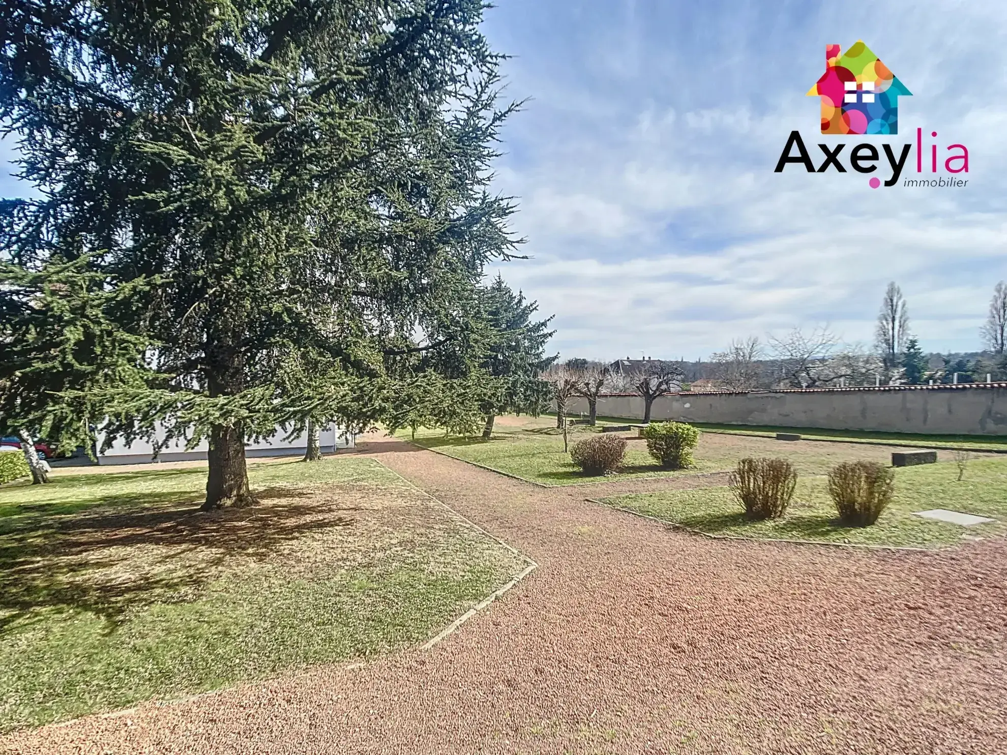 Appartement T2 rénové à Roanne avec cave et charges incluses 