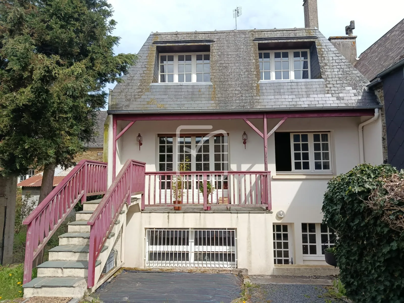 Grande maison de 112 m² à Vassy avec jardin, parking et 4 chambres