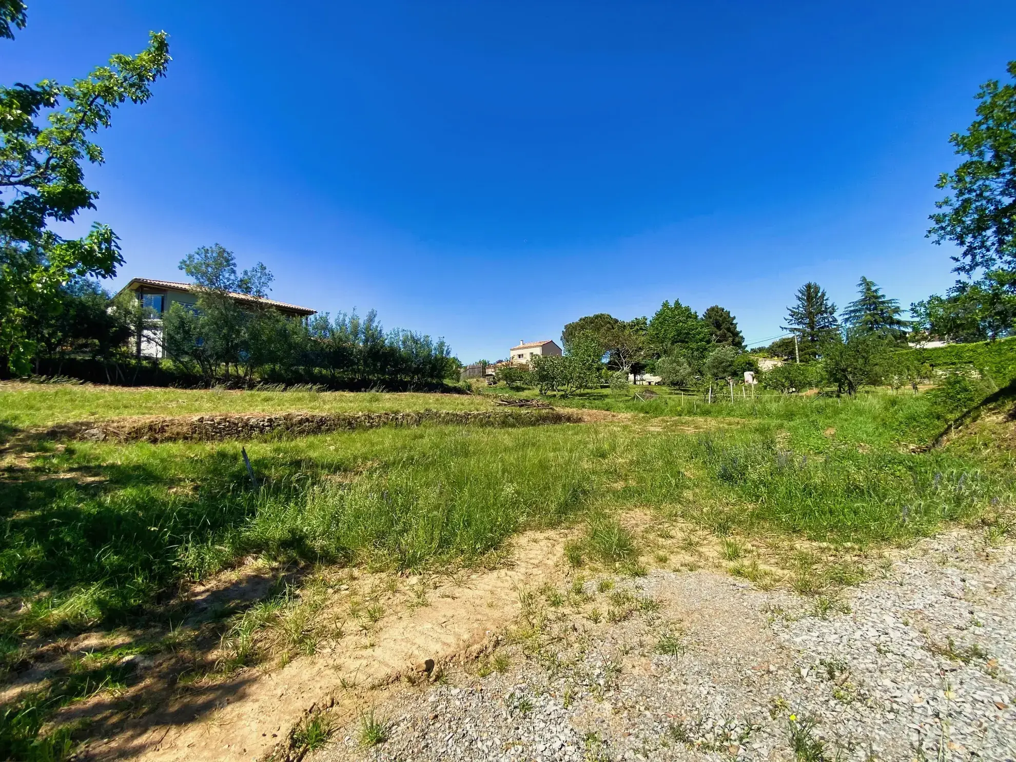 Terrain constructible de 954 m² à Mercuer, proche d'Aubenas