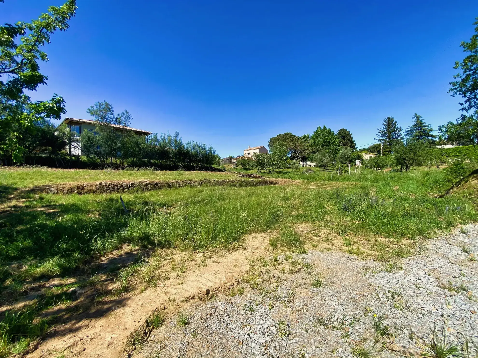 Terrain constructible de 954 m² à Mercuer, proche d'Aubenas 