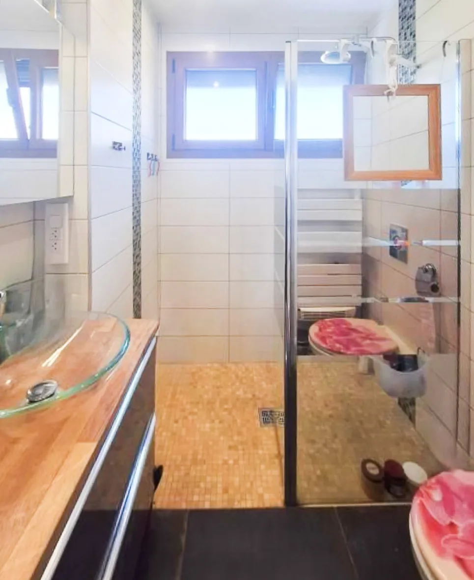 Maison spacieuse avec jardin, piscine et garage à Mexy 