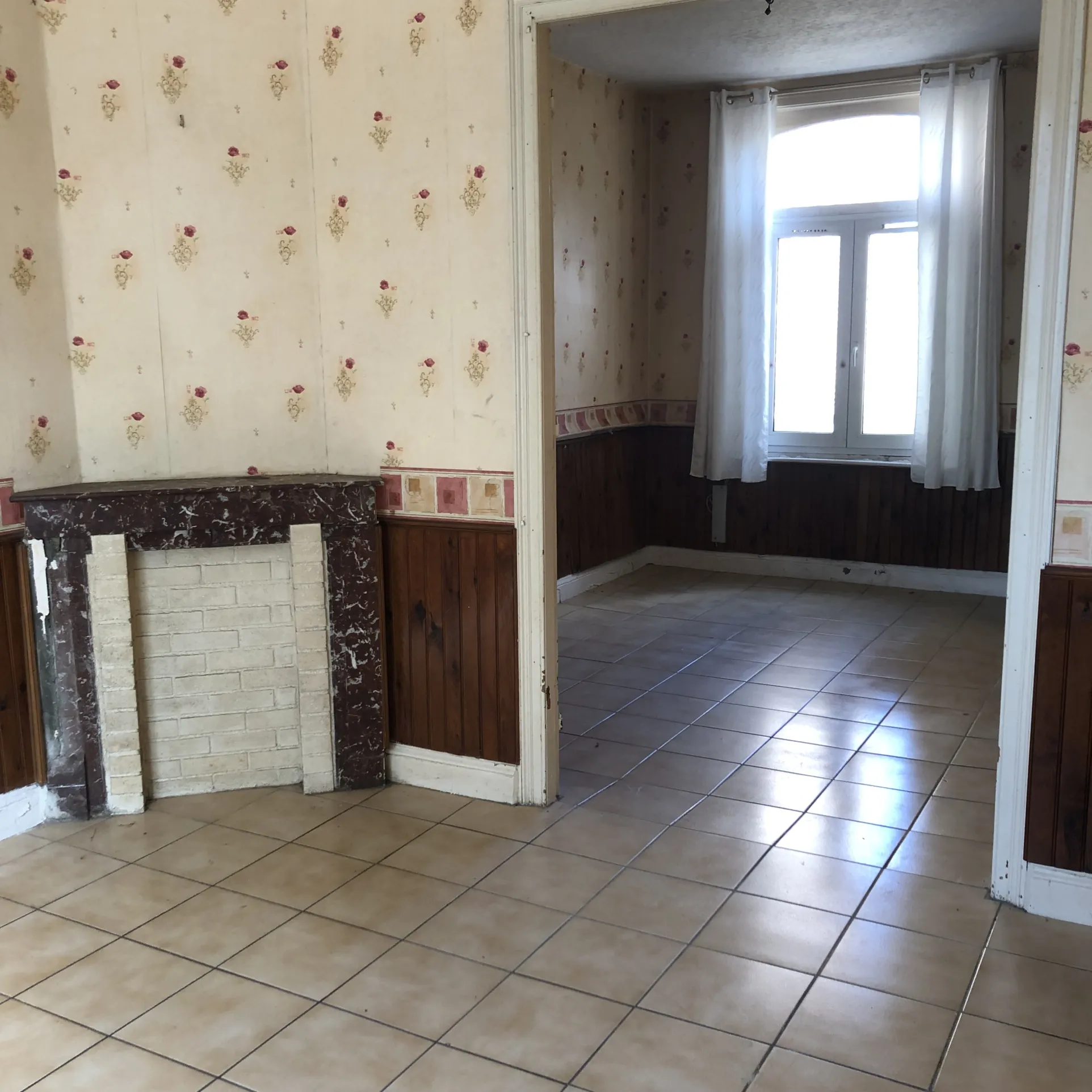 Maison de ville à Sin le Noble à rénover avec jardin et cave 