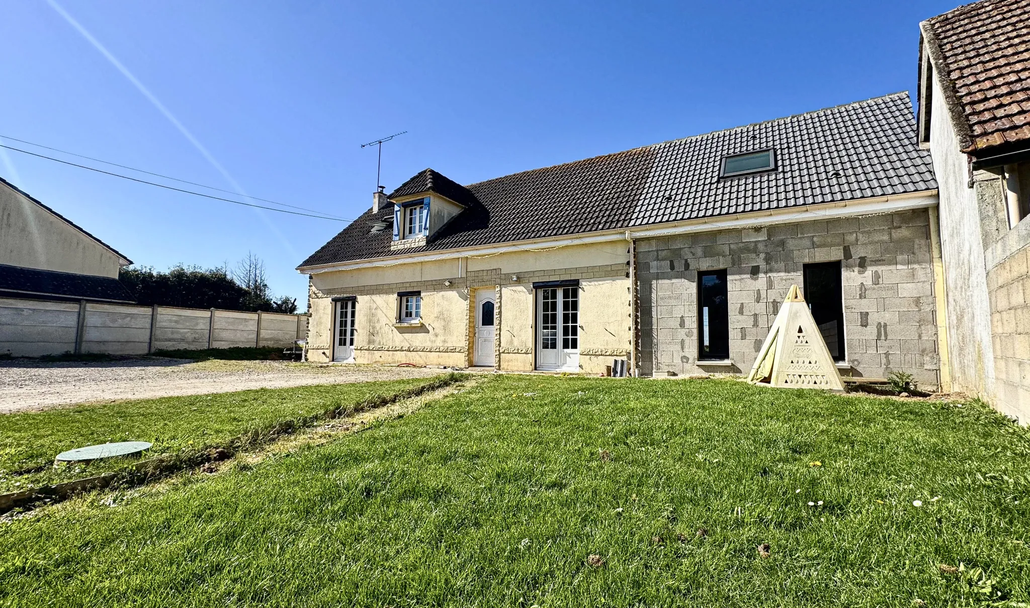 Maison familiale à vendre à Illiers-Combray, 7 pièces, proche Chartres 