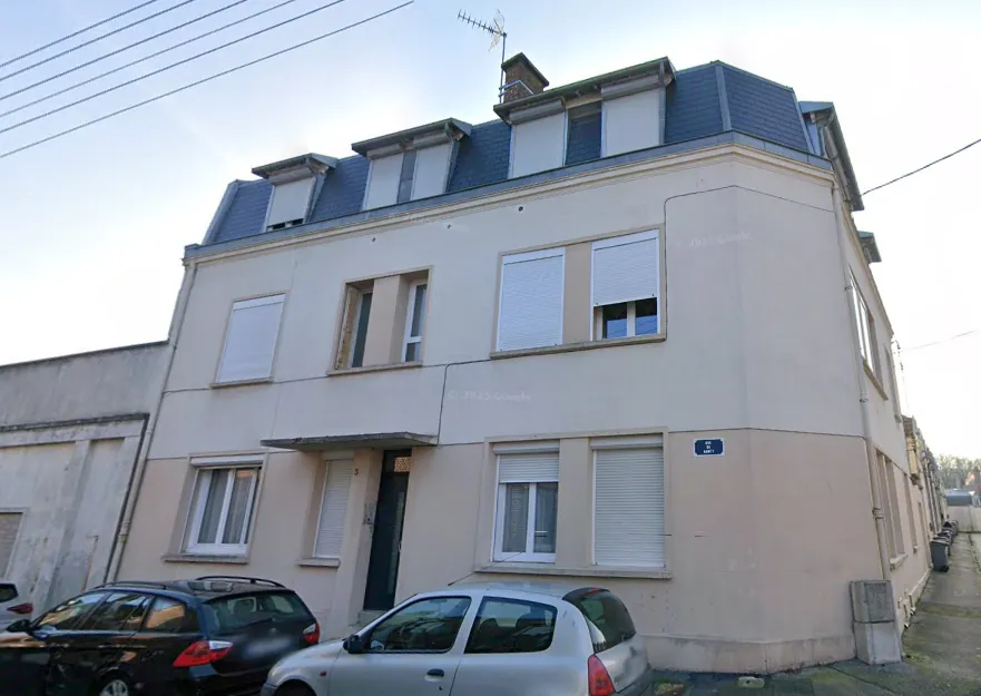 Appartement rénové de 33 m² à Saint-Quentin, calme et pratique 
