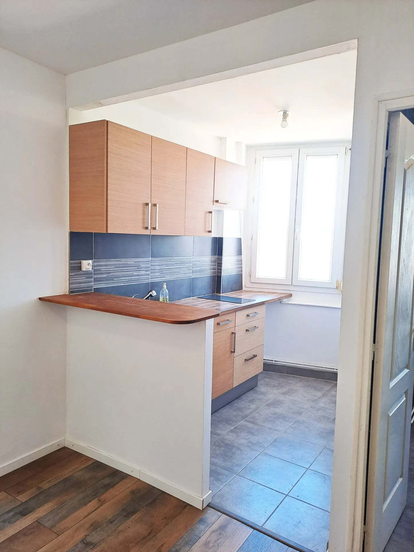 Appartement rénové de 33 m² à Saint-Quentin, calme et pratique 