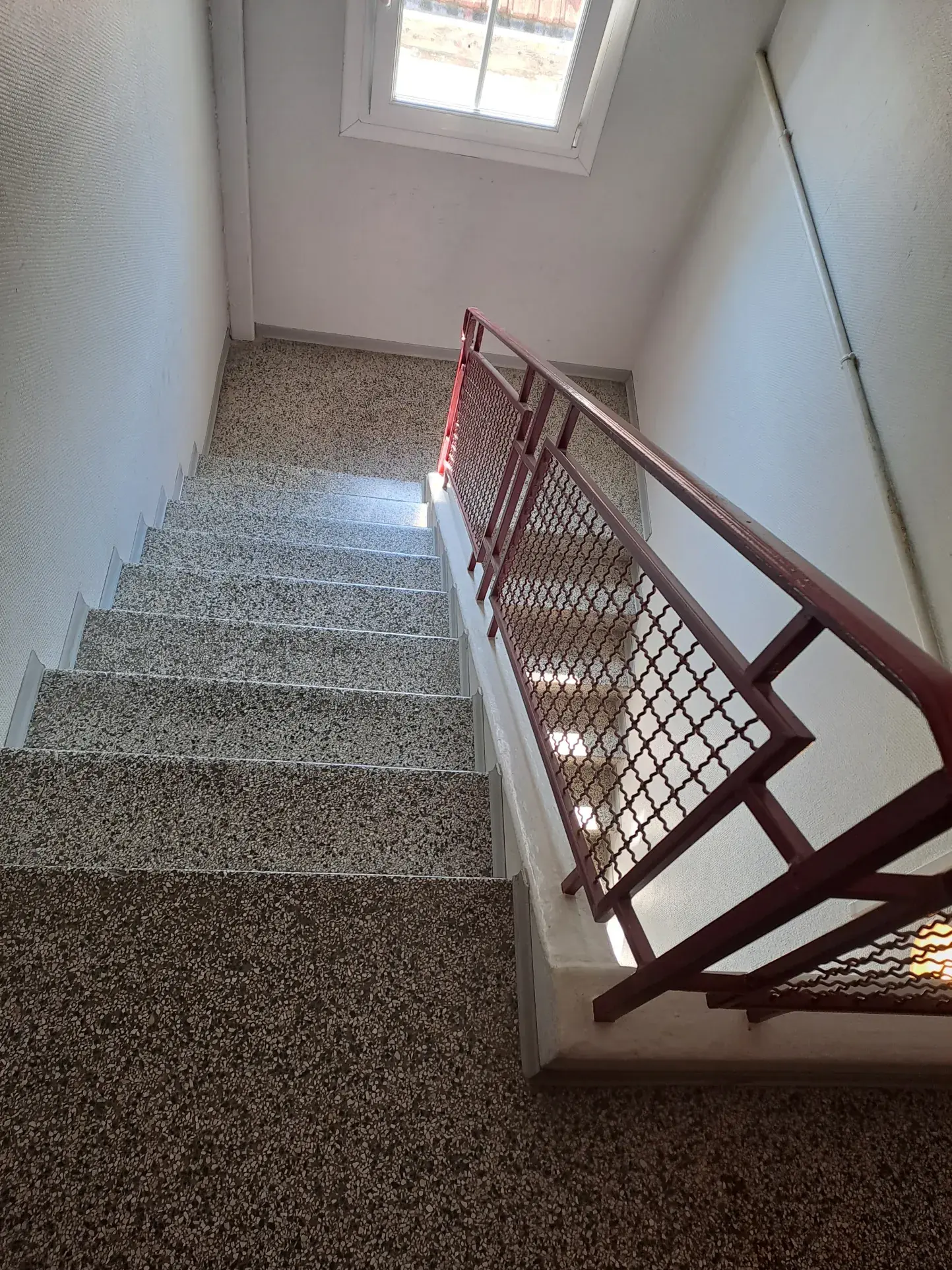 Appartement rénové de 33 m² à Saint-Quentin, calme et pratique 