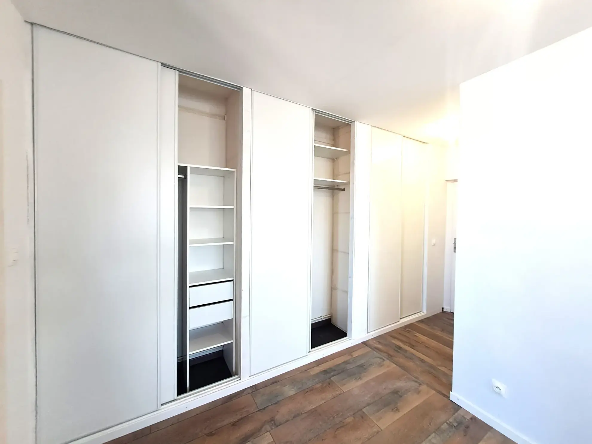 Appartement rénové de 33 m² à Saint-Quentin, calme et pratique 