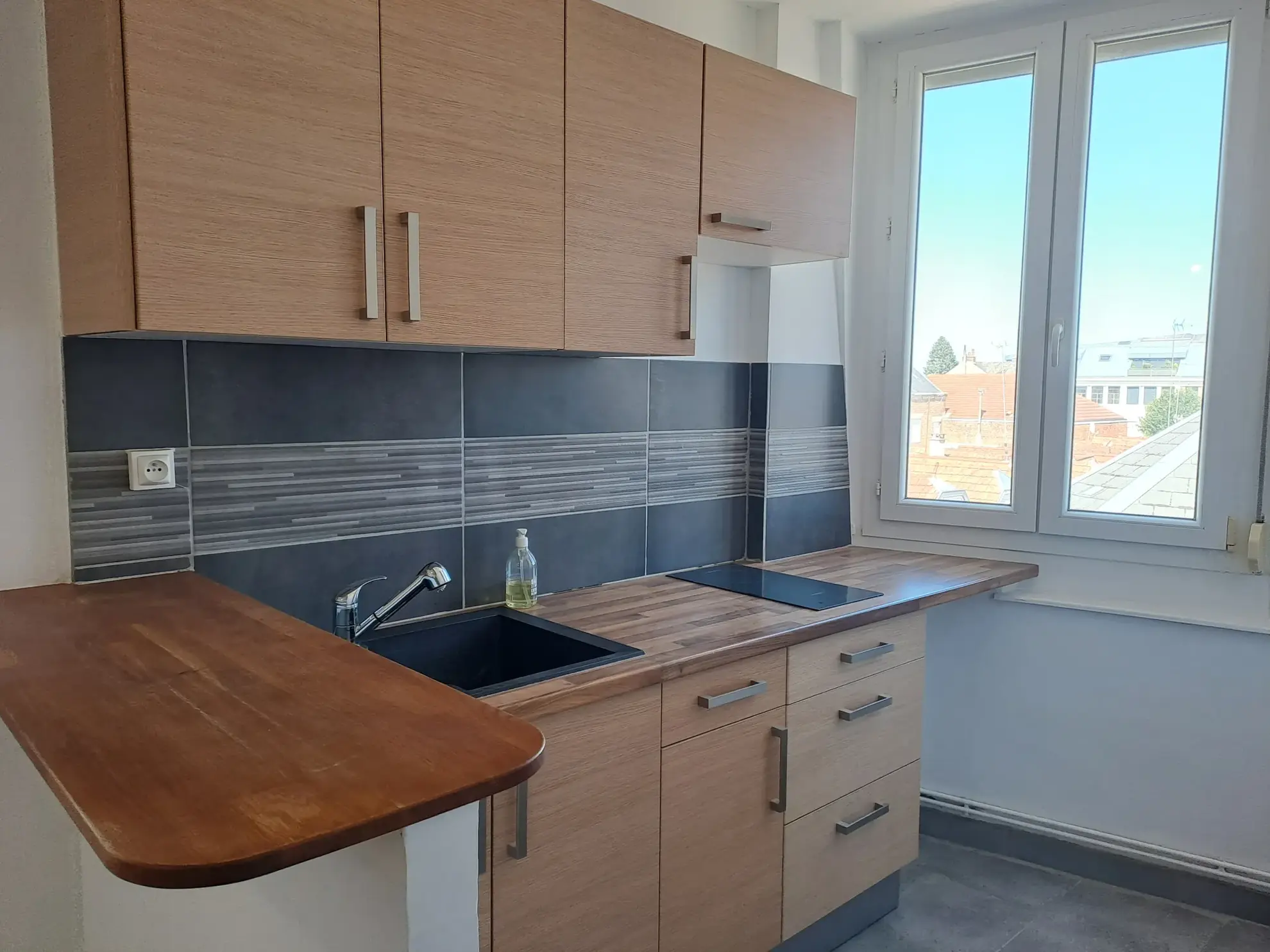 Appartement rénové de 33 m² à Saint-Quentin, calme et pratique 