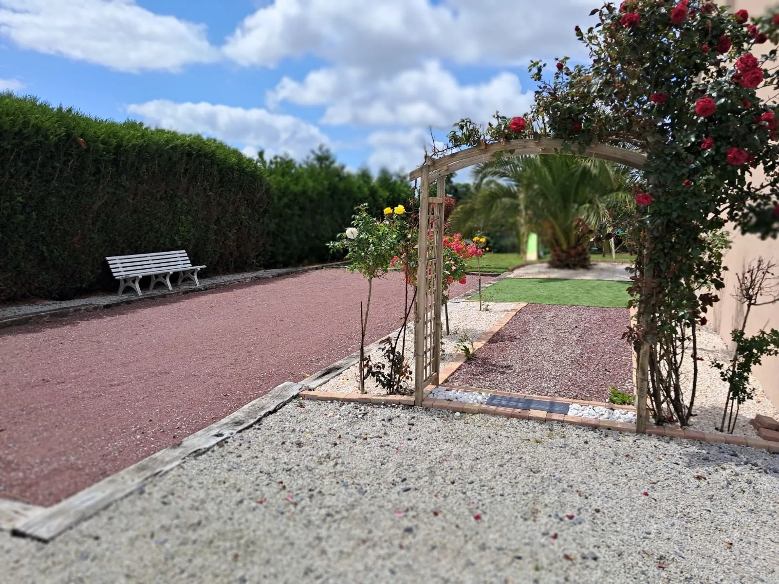 Villa familiale de 150 m² à Airel, terrasse sud-ouest, terrain 1400 m², piscine possible 