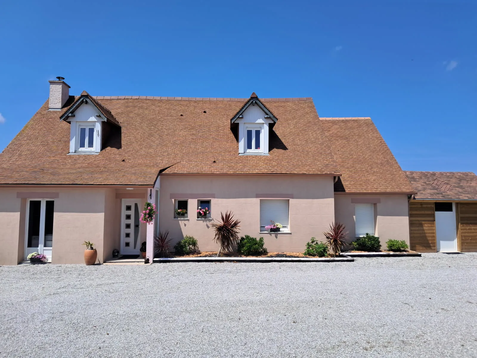 Villa familiale de 150 m² à Airel, terrasse sud-ouest, terrain 1400 m², piscine possible