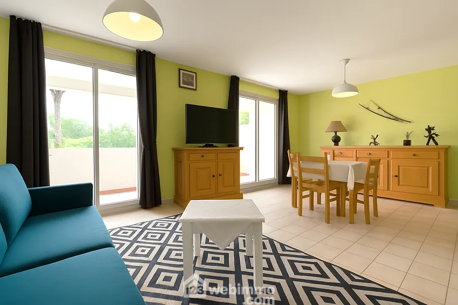Appartement de 42 m² à Sainte-Maxime avec terrasse, piscine et parking sécurisé 