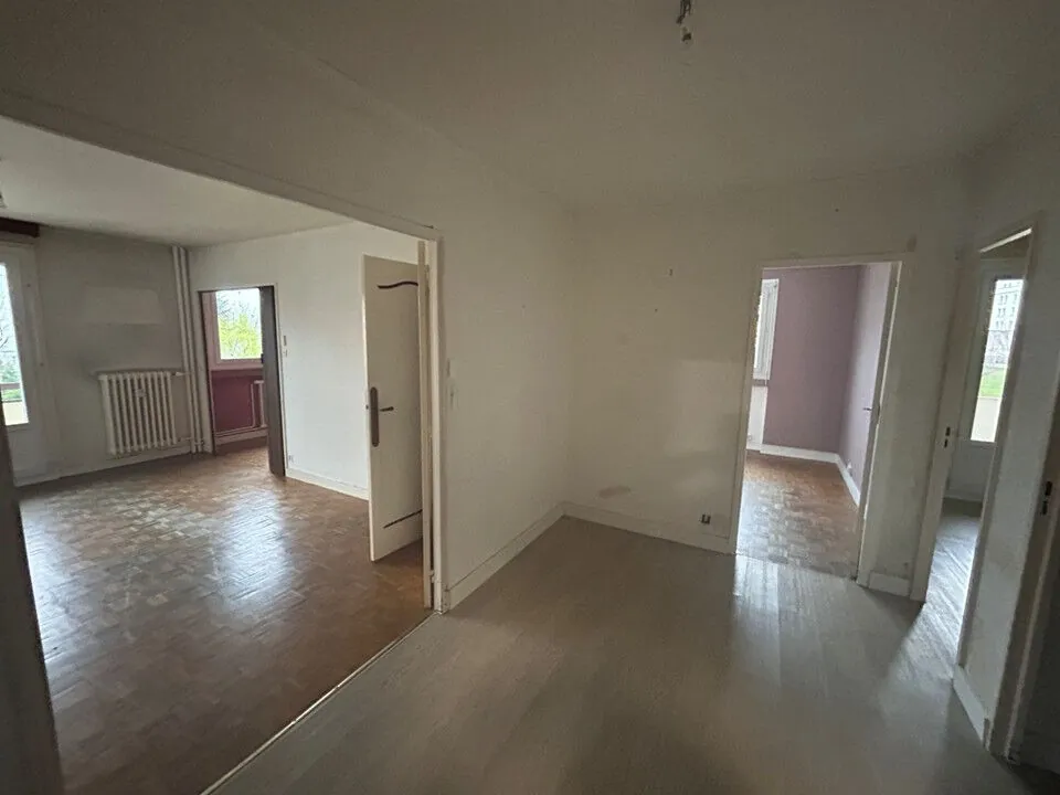 Appartement F4 à Saint-Étienne avec cave et garage proche du tram de Bellevue 