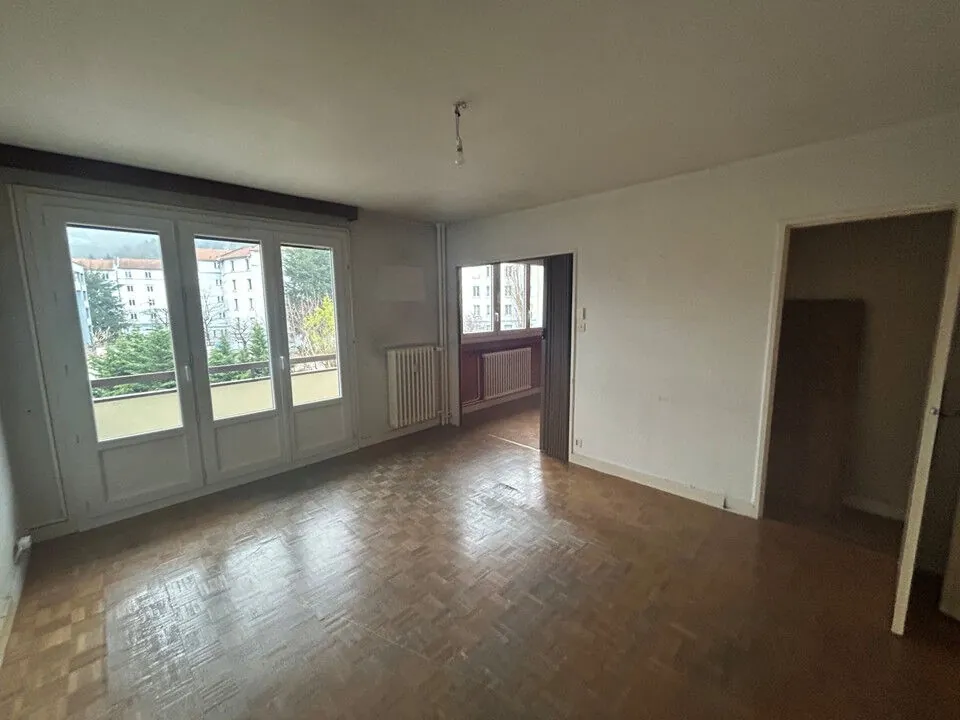 Appartement F4 à Saint-Étienne près du tram Bellevue - 87 m² à rafraîchir