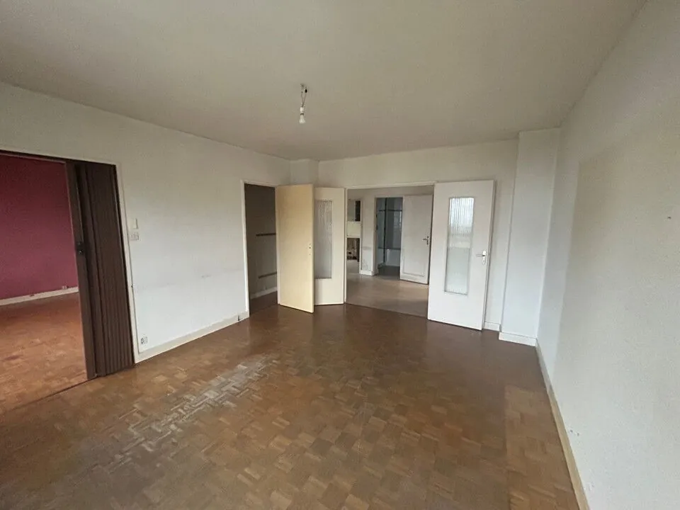 Appartement F4 à Saint-Étienne près du tram Bellevue - 87 m² à rafraîchir 