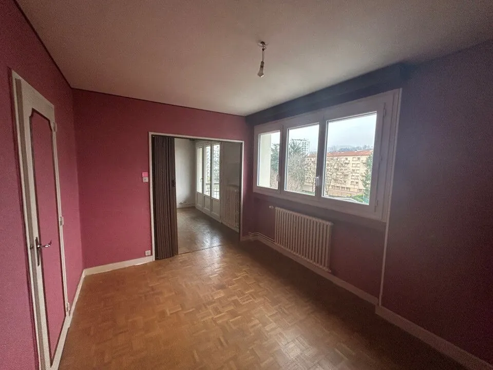 Appartement F4 à Saint-Étienne près du tram Bellevue - 87 m² à rafraîchir 