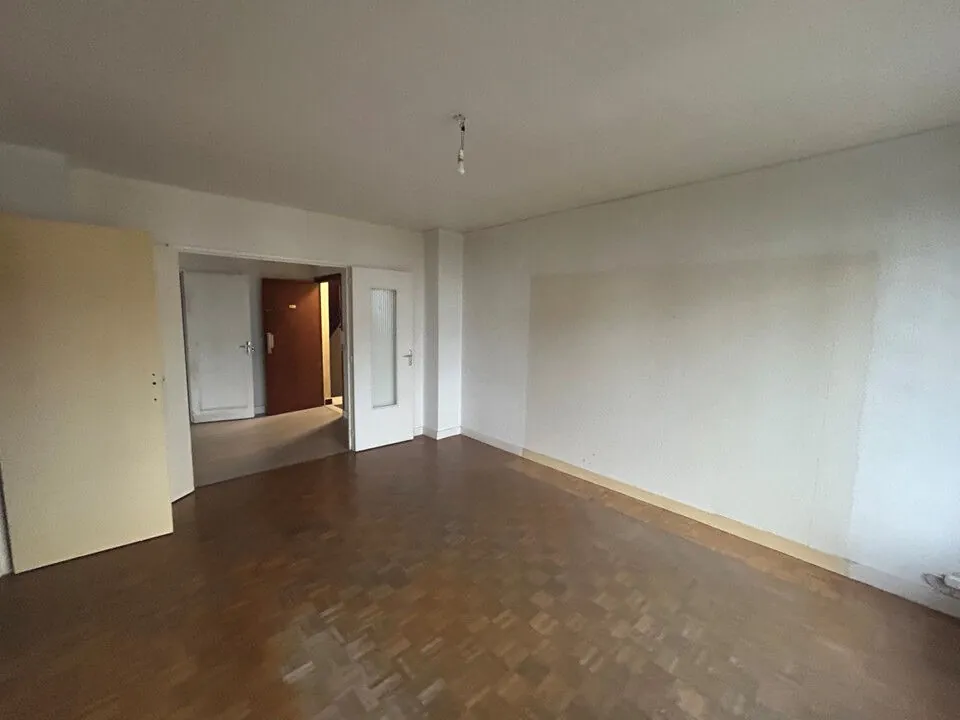 Appartement F4 à Saint-Étienne près du tram Bellevue - 87 m² à rafraîchir 