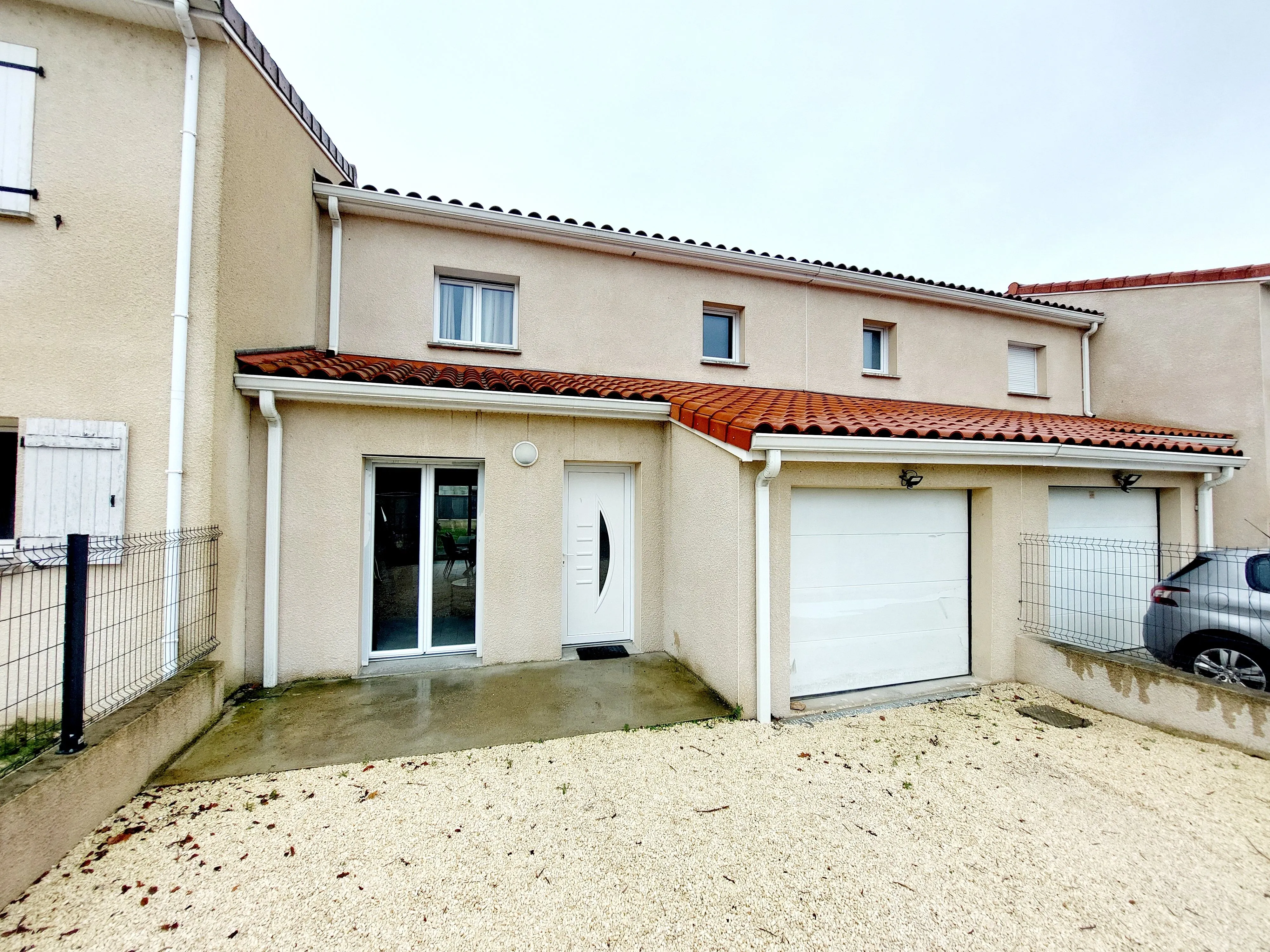 Maison récente avec 3 chambres et garage à Montrond-les-Bains 