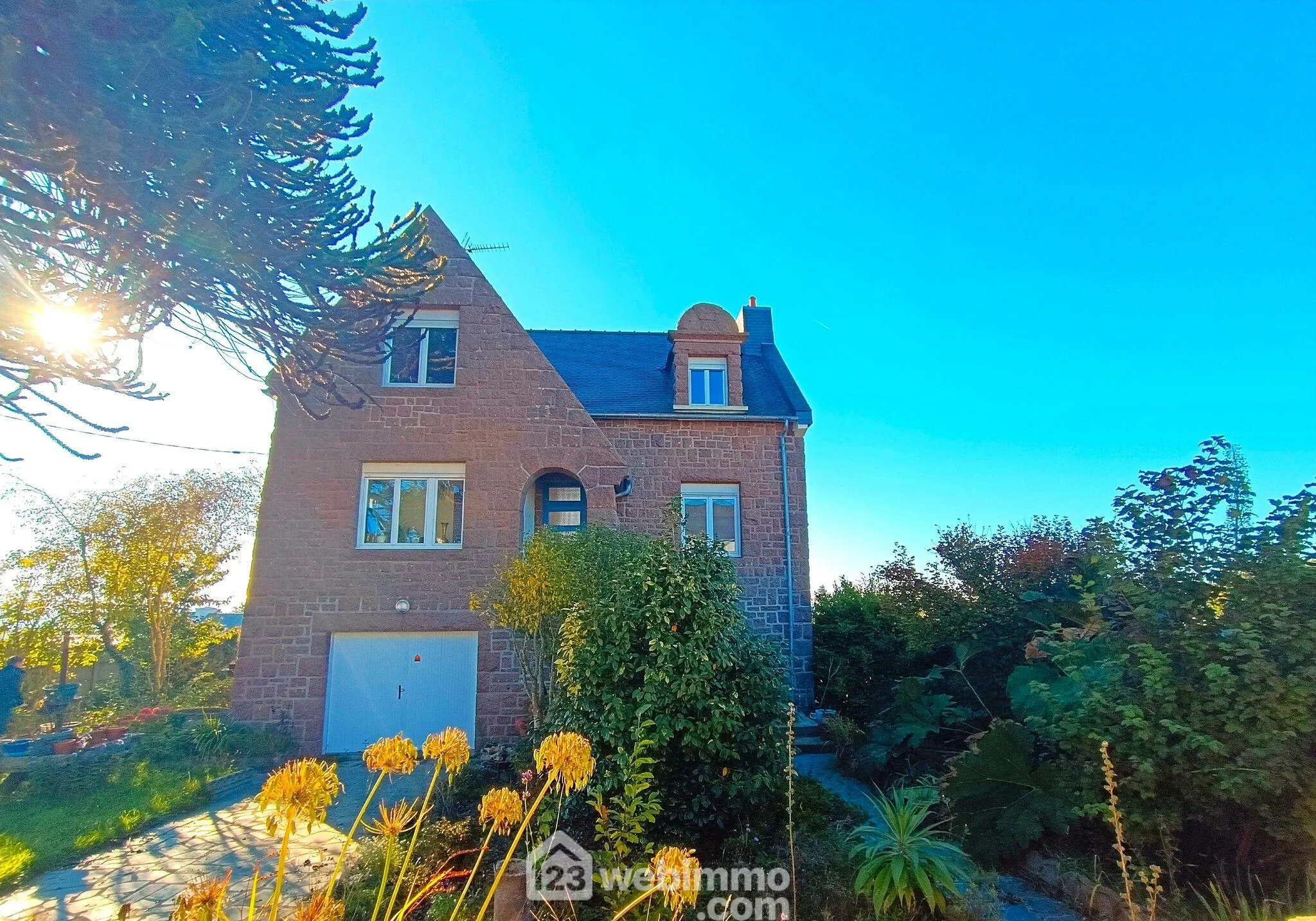 Charmante maison rénovée de 100 m² avec grand terrain à Pleumeur-Gautier 