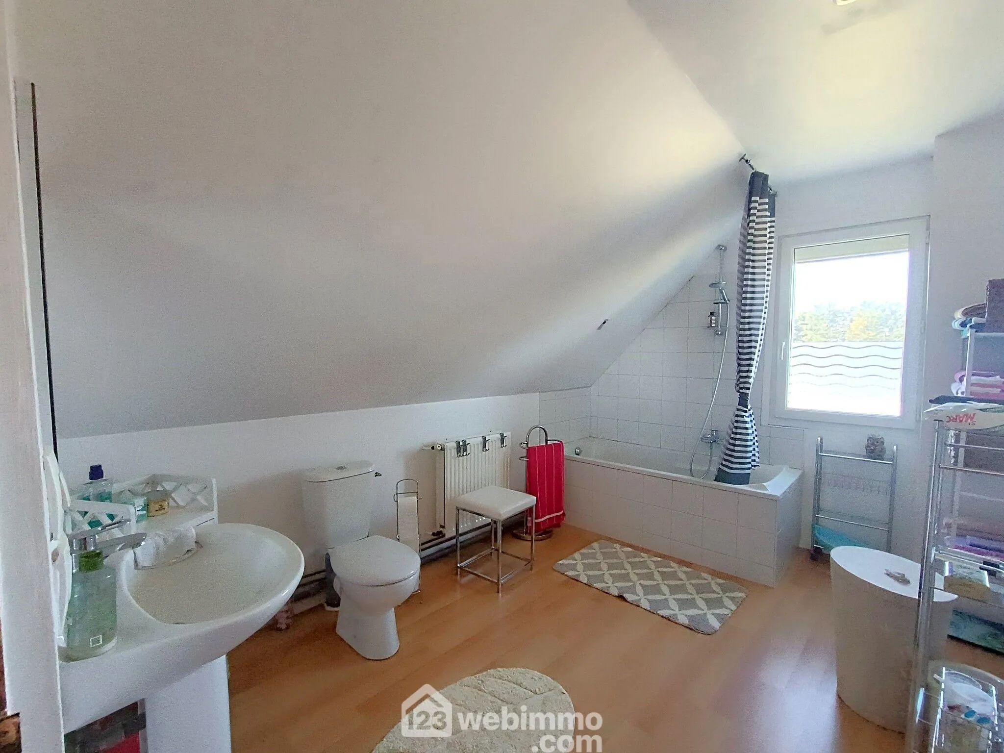 Charmante maison rénovée de 100 m² avec grand terrain à Pleumeur-Gautier 