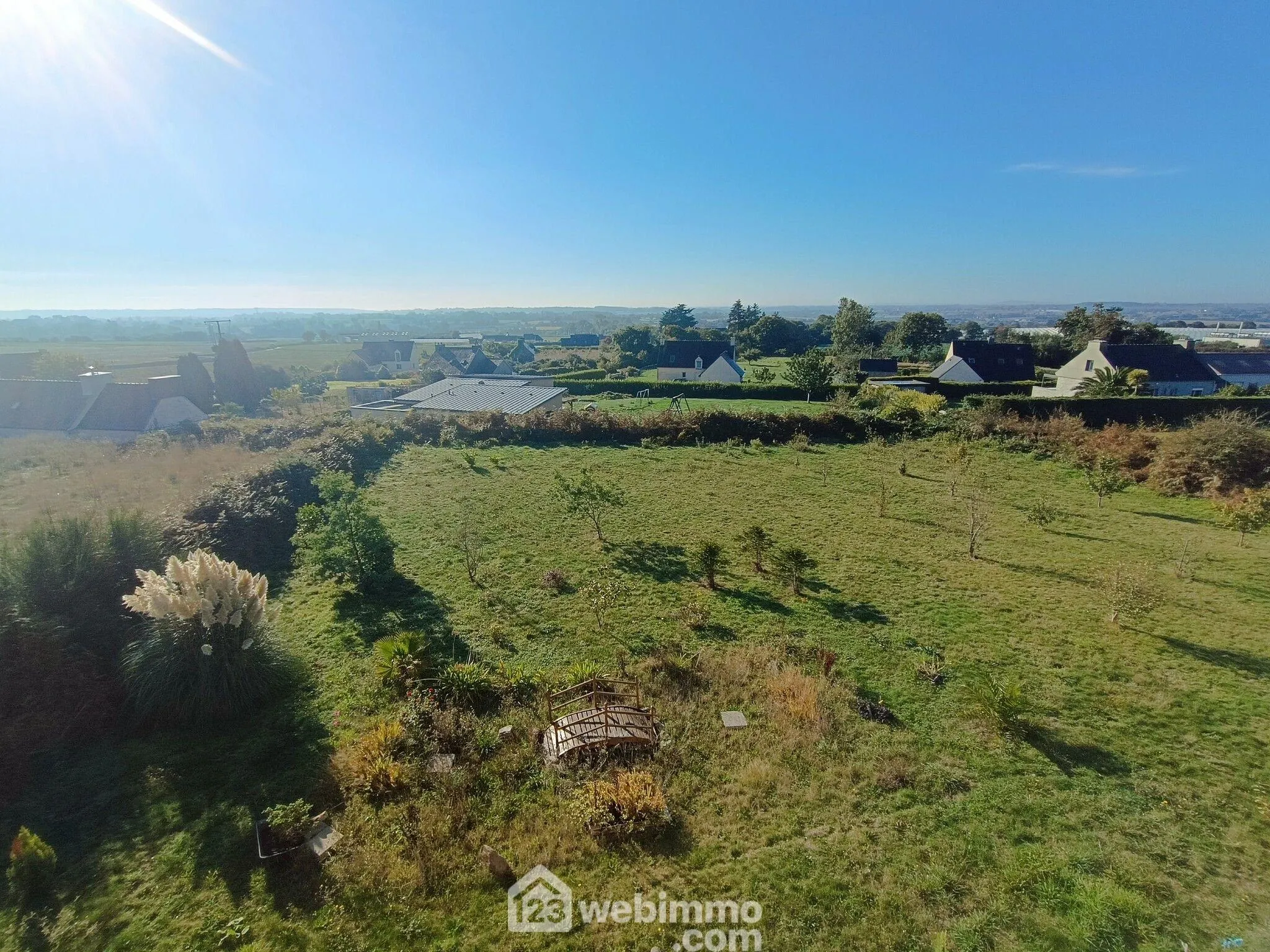 Charmante maison rénovée de 100 m² avec grand terrain à Pleumeur-Gautier 