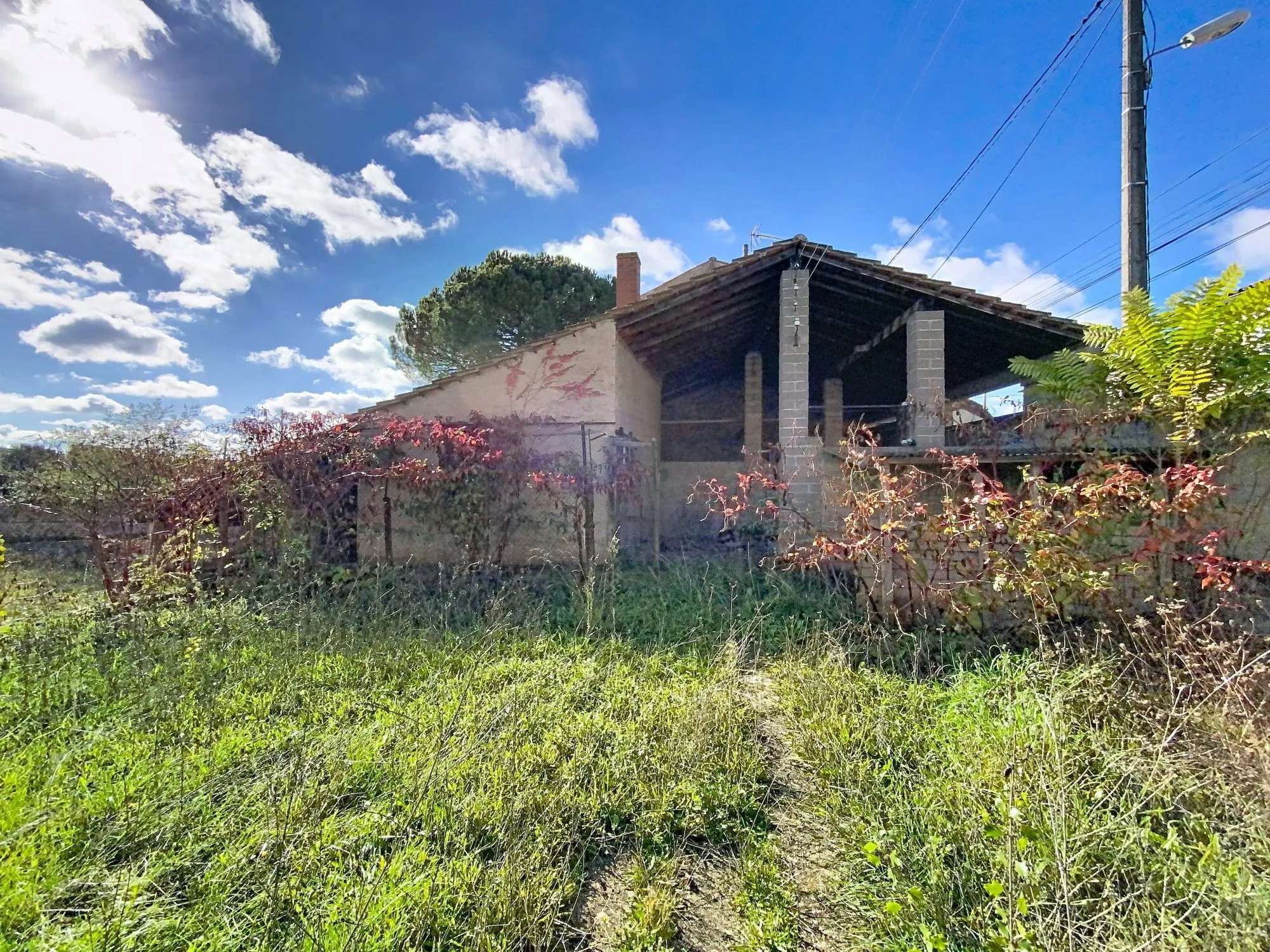 Grande ferme à rénover à Albi avec terrain de 500 m² - Potentiel illimité 